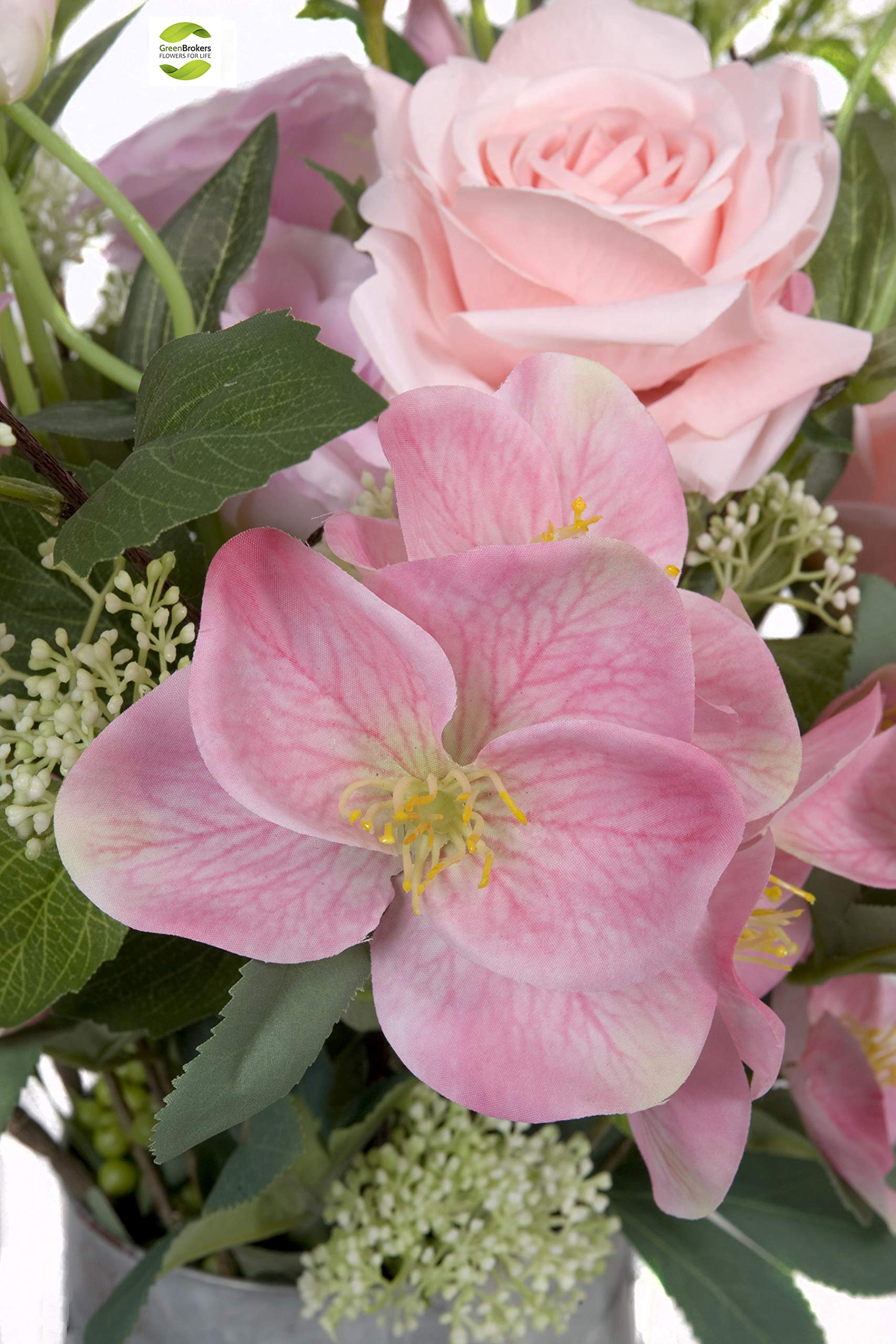 GreenBrokers Bouquet Artificiel Rose de qualité supérieure emballé dans Un Cadeau - 12 pièces d'arrangement Floral avec des Roses, des Hellebores, des Baies et de la Verdure