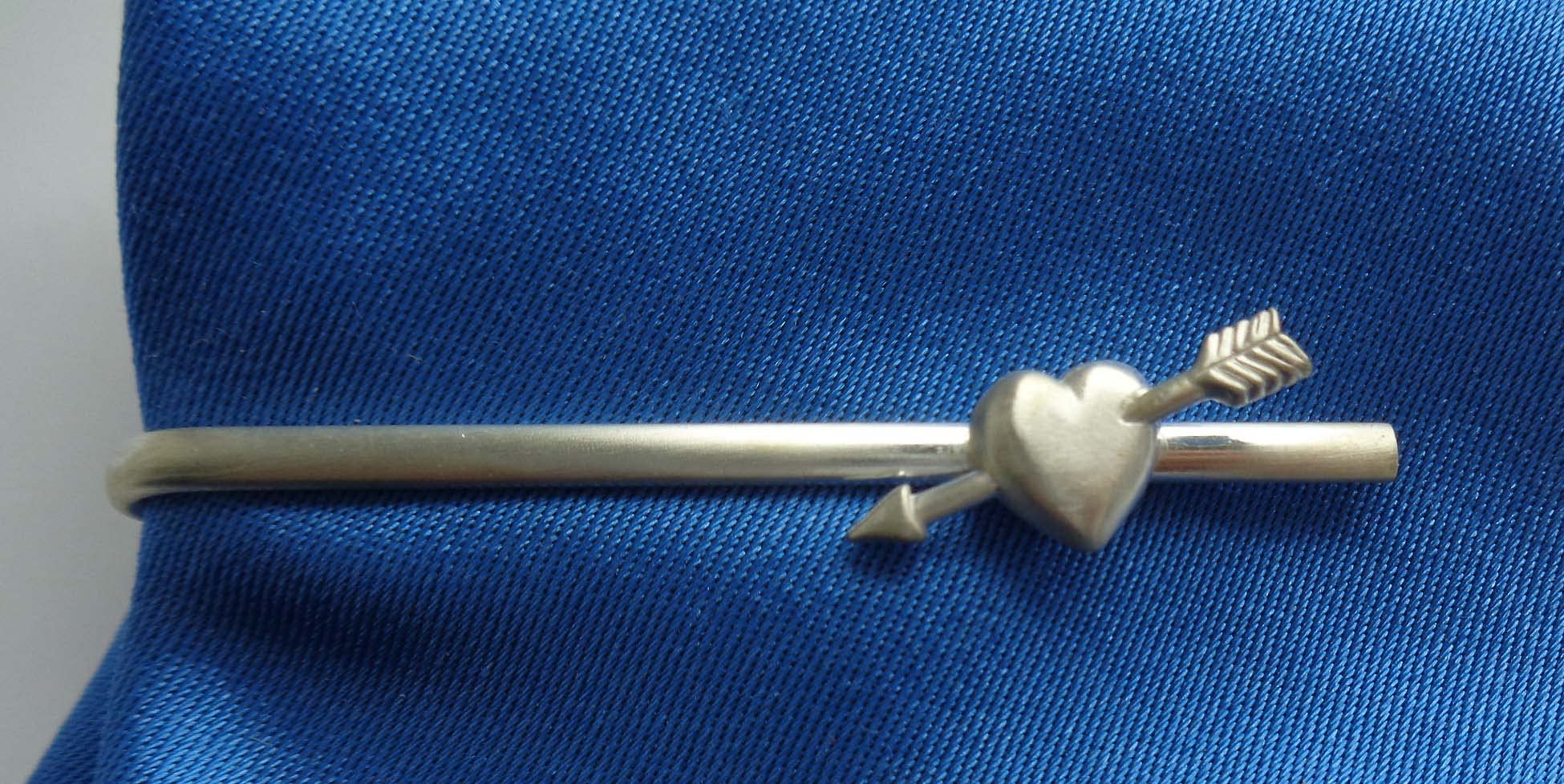 Krawattenschieber 925er Silber mit Herz & Pfeil matt m.i.Germany + Geschenkbox