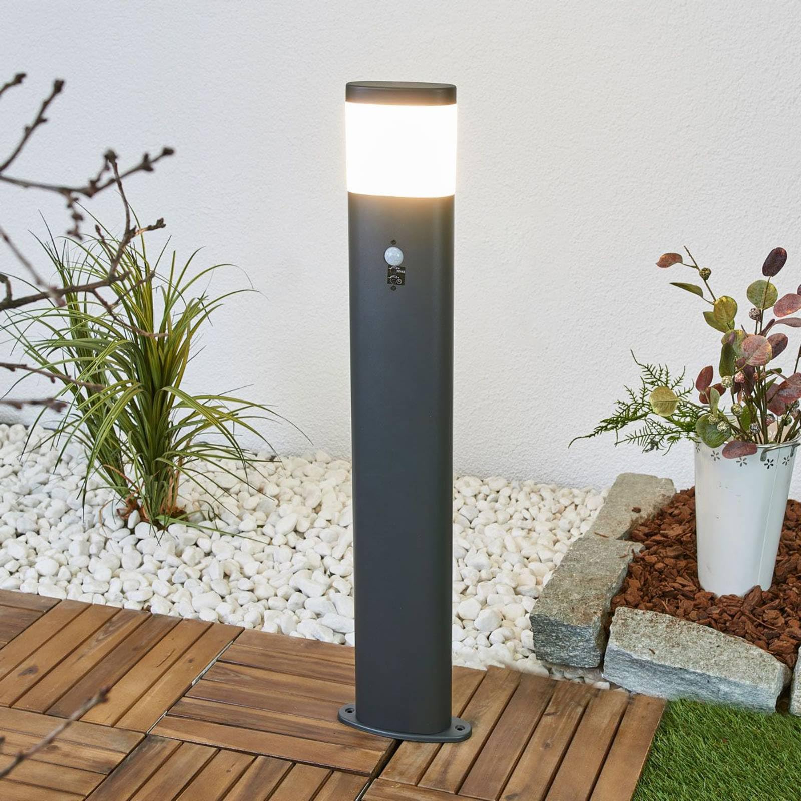 Lindby LED Wegeleuchte/Pollerleuchte mit Bewegungsmelder, Höhe 80 cm Wegelampe spritzwassergeschützt IP44 8,1W Außenleuchte