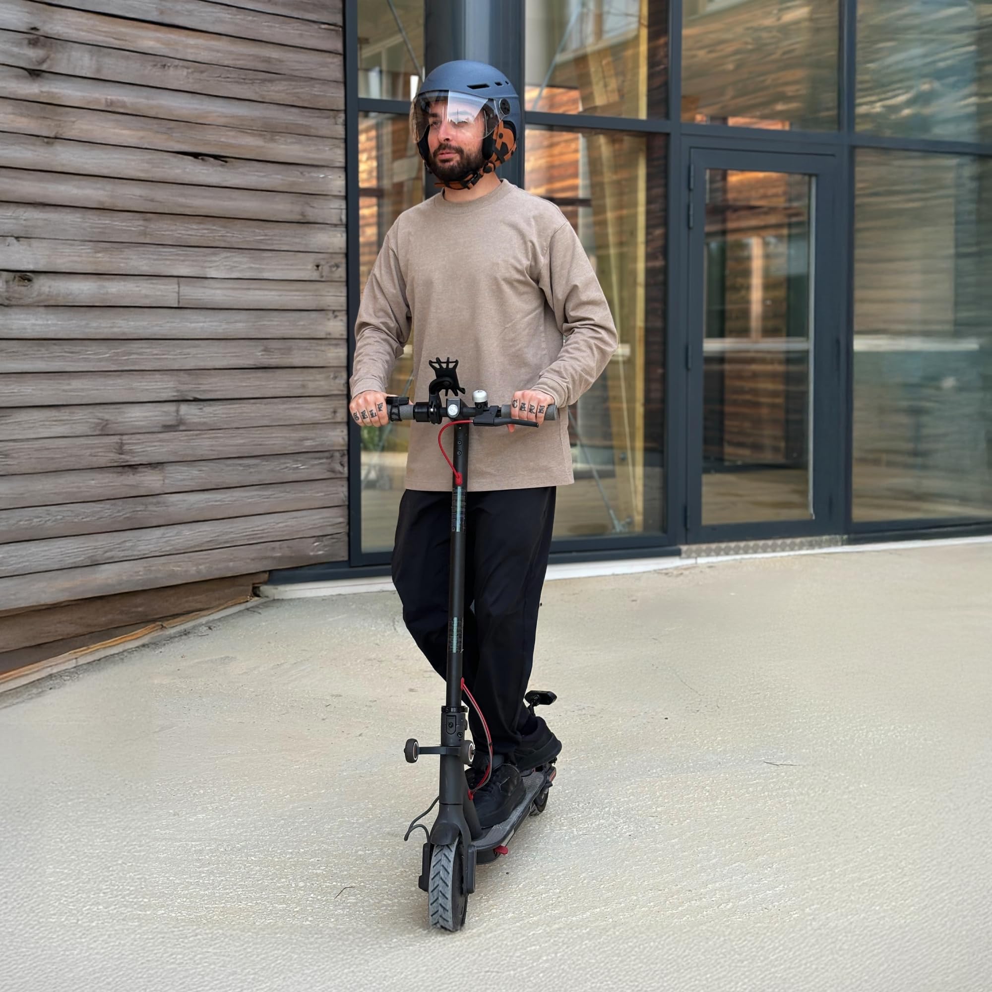 T'nB - Visor, Casque de Protection Vélo et Trottinette Electrique, pour Homme et Femme, Visière Transparente, Réglage Molette, Caches-Oreilles Détachables