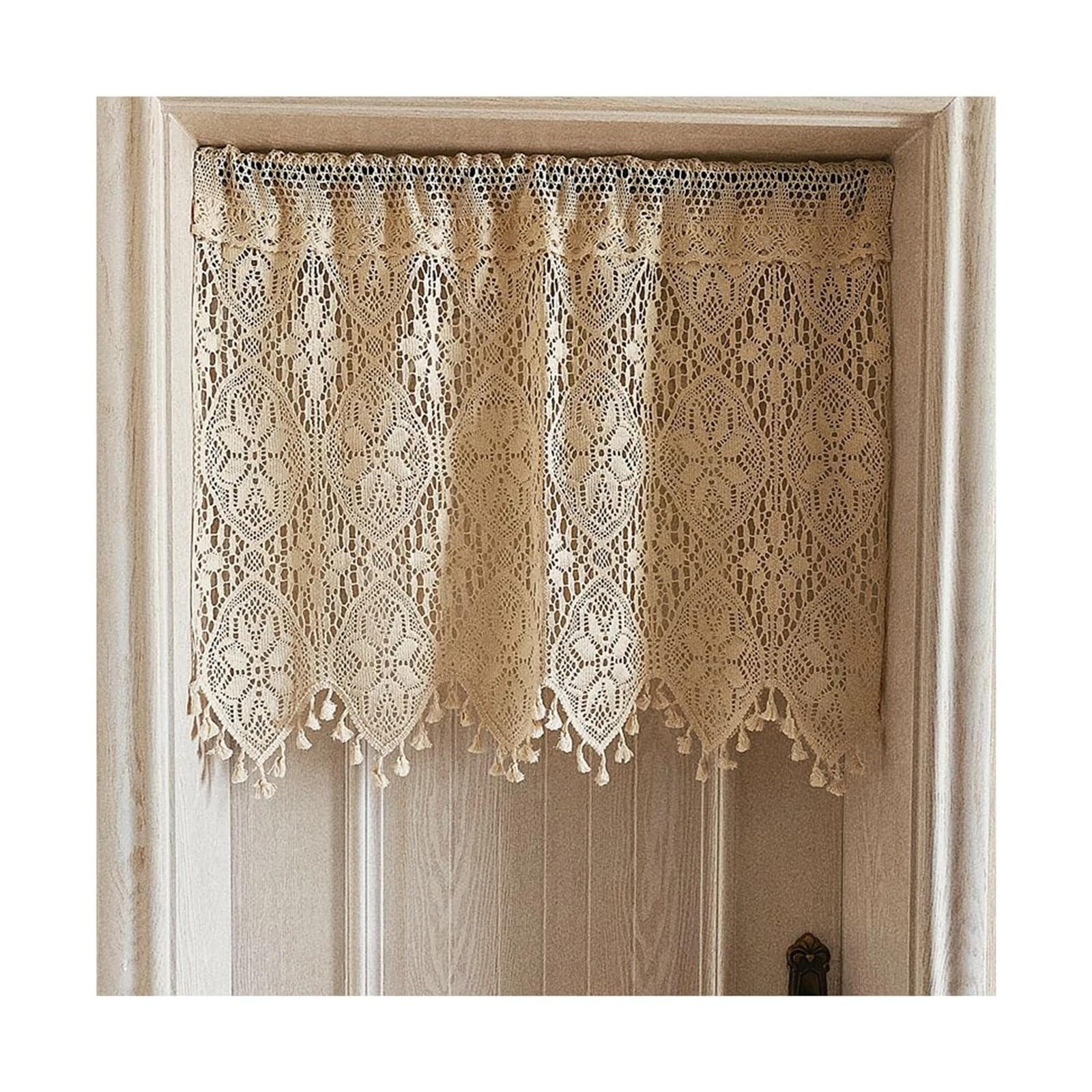 Poche tringle à porte et finitions ajourées pour ce rideau beige de qualité