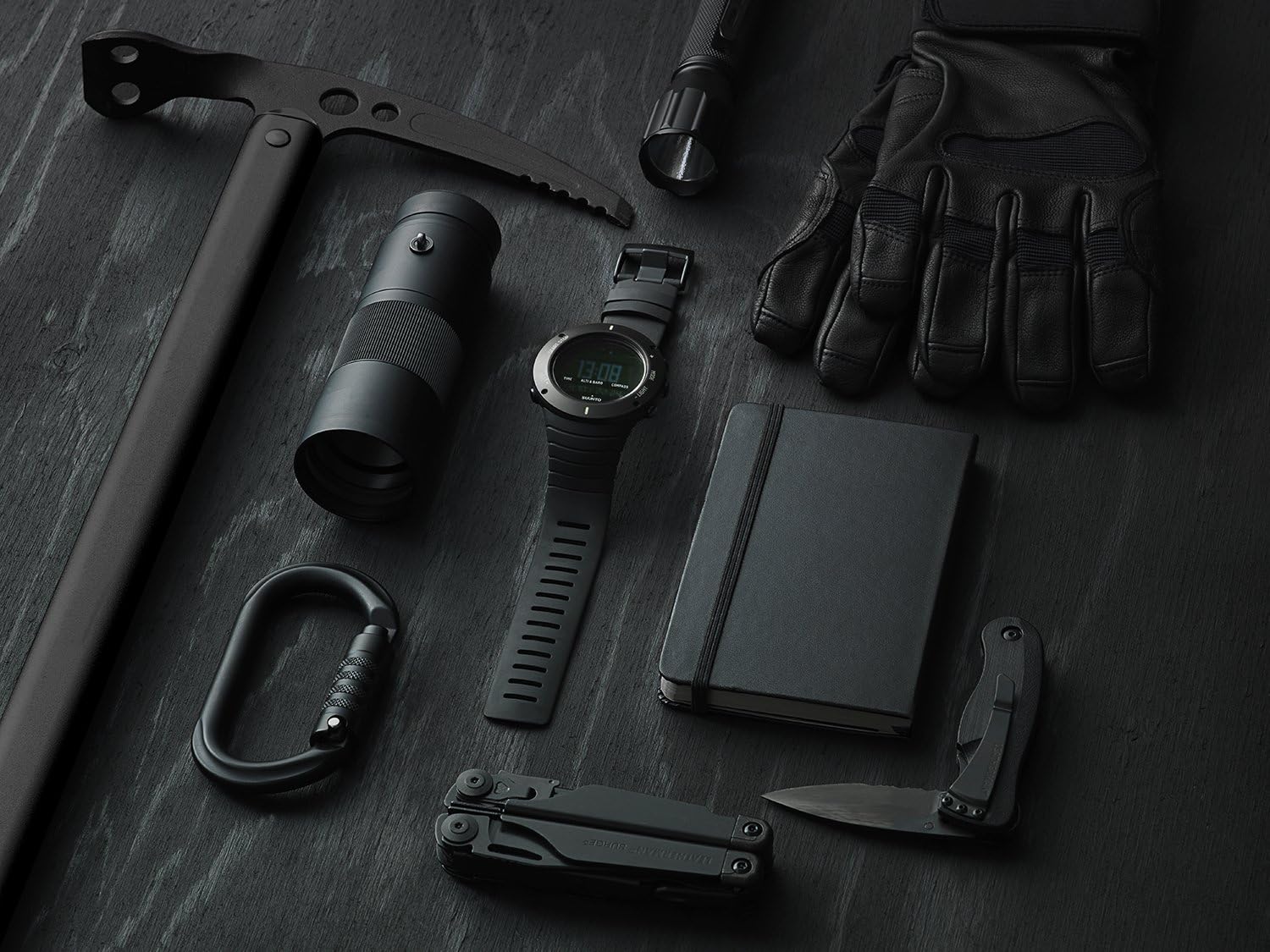 suunto core all black backlight