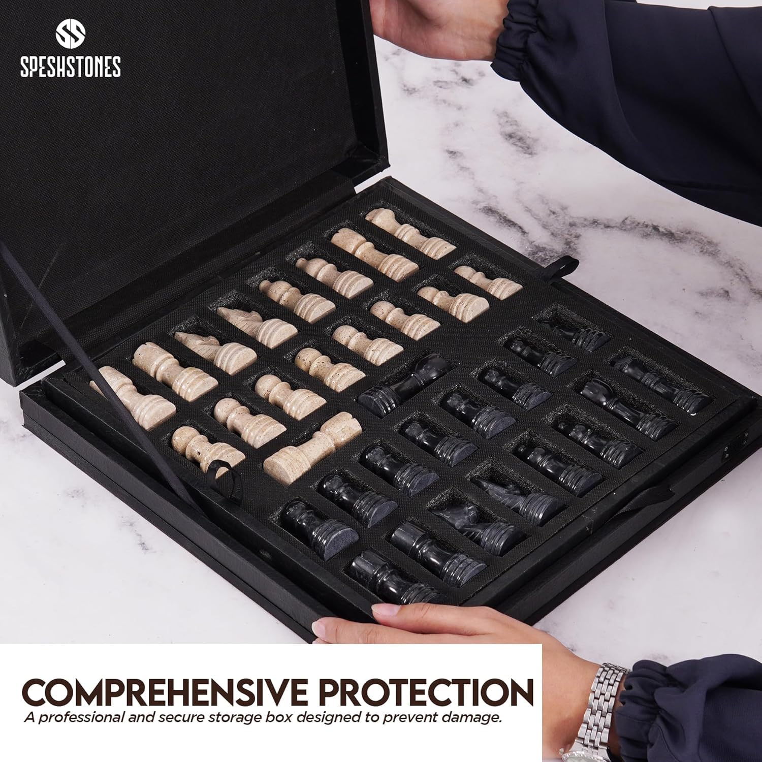 SPESHSTONES Scacchiera in marmo per adulti, 30,5 cm, realizzata a mano in nero e travertino, con scatola portaoggetti, ideale per i viaggi, con 32 pezzi e 2 regine extra