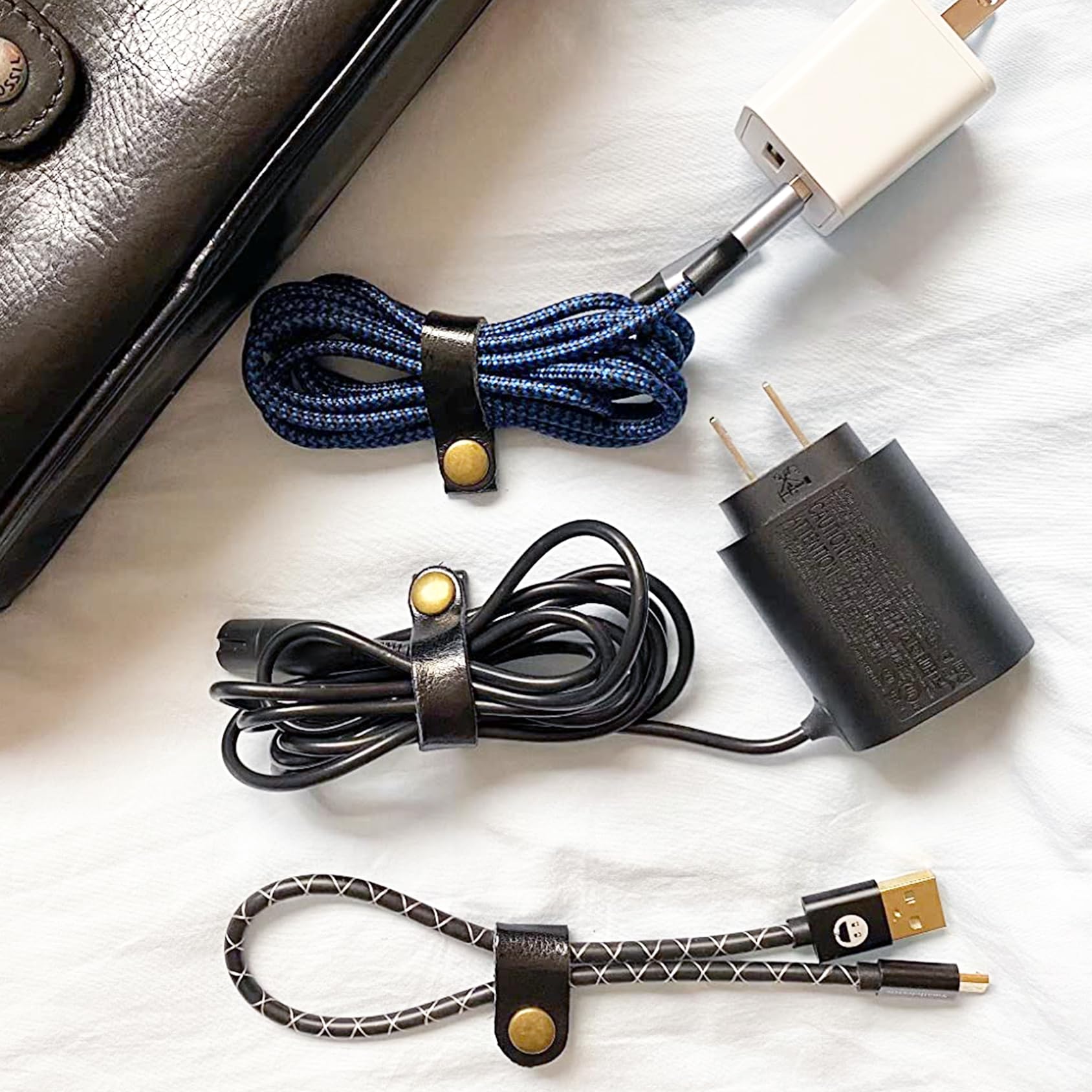 Kanemc 13 organizadores de cables de cuero, 3 tamaños de bridas de cuero, soportes de cable de taco, soportes de cables para viajes, cable de carga USB, enrollador de auriculares, regalos para mujeres