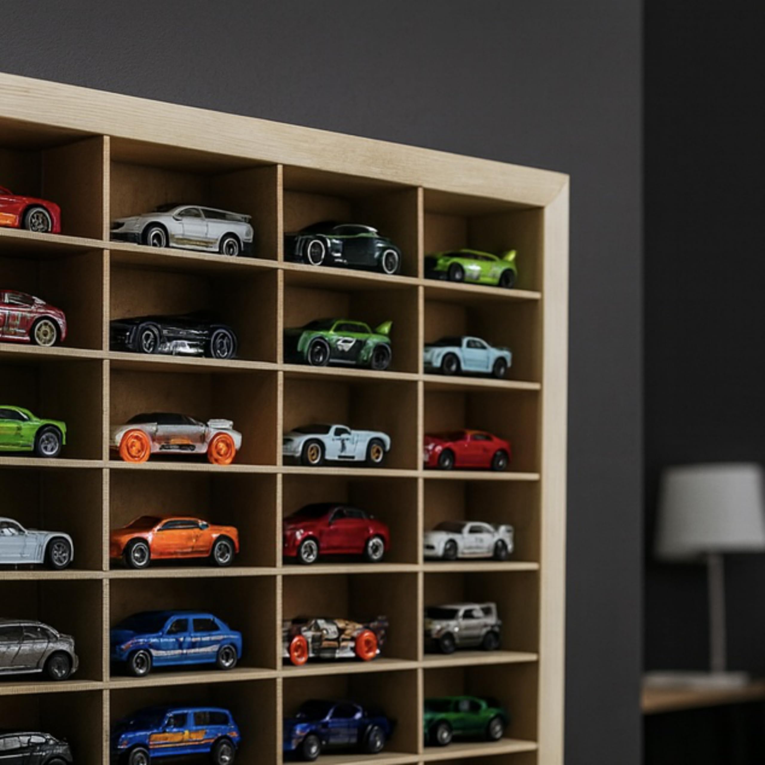 HJ KIDS Autoregal Setzkasten Holz für Spielzeugautos – 40 Fächer – Wandregal Kinderzimmer – Sammlervitrine/Organizer 42×43×4 cm – Regal zur Aufbewahrung von Mini-/Modellautos & Figuren Spielzeug
