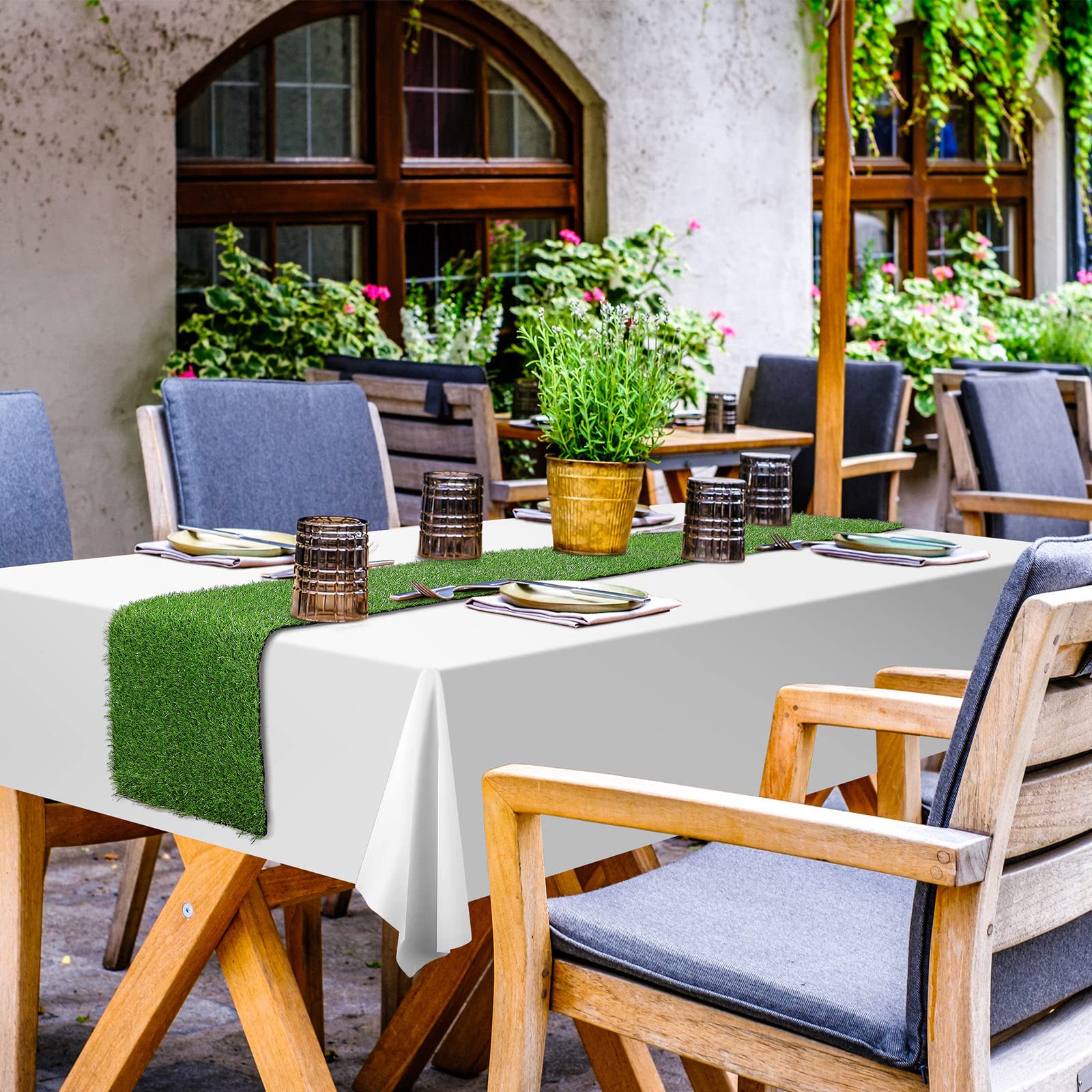 Amazon｜ホワイトプラスチックテーブルクロスと人工芝テーブルランナー