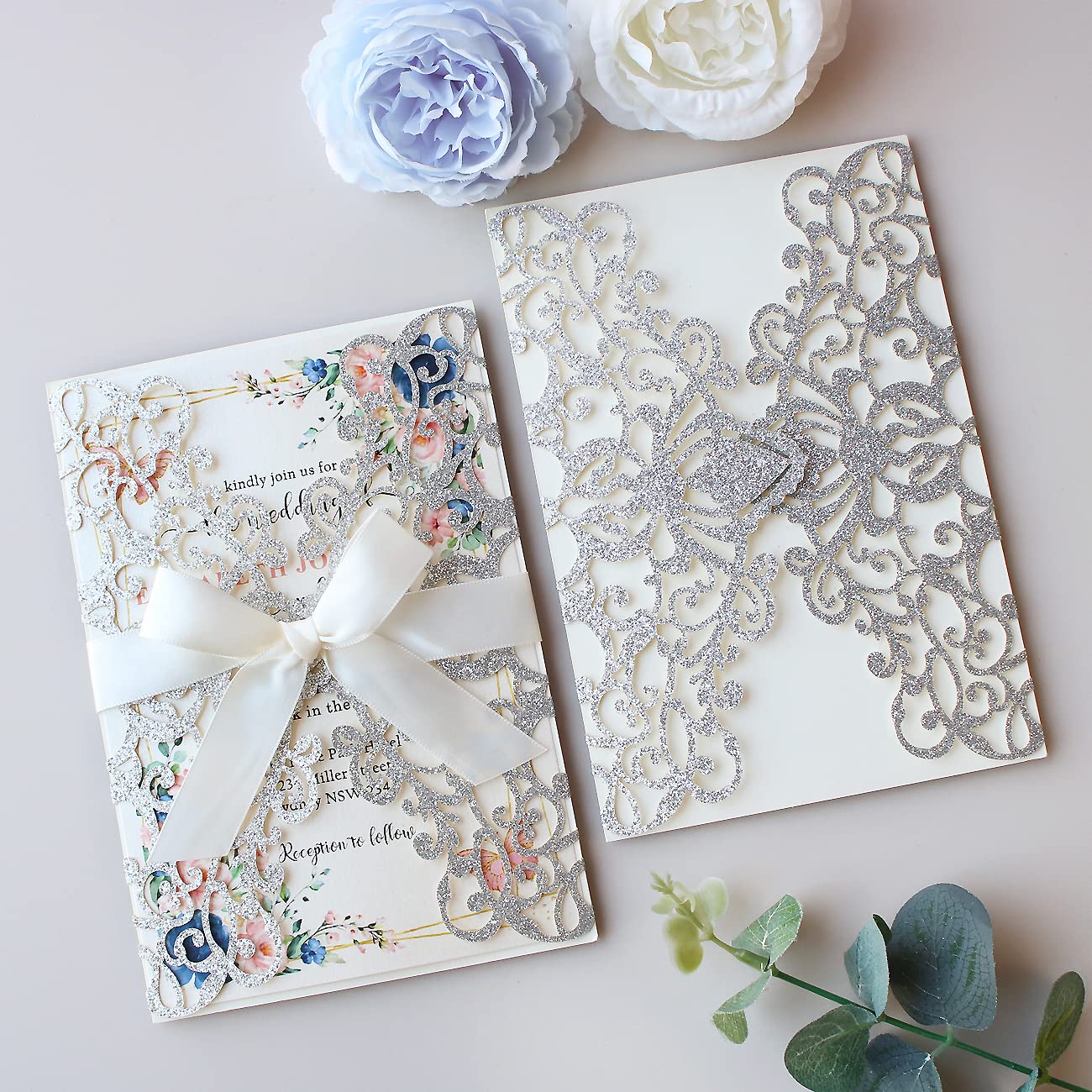 50 biglietti d'invito di nozze con glitter argentati, 15 x 17,3 cm, taglio laser, con buste, per matrimonio, Quincenera, fidanzamento, invito