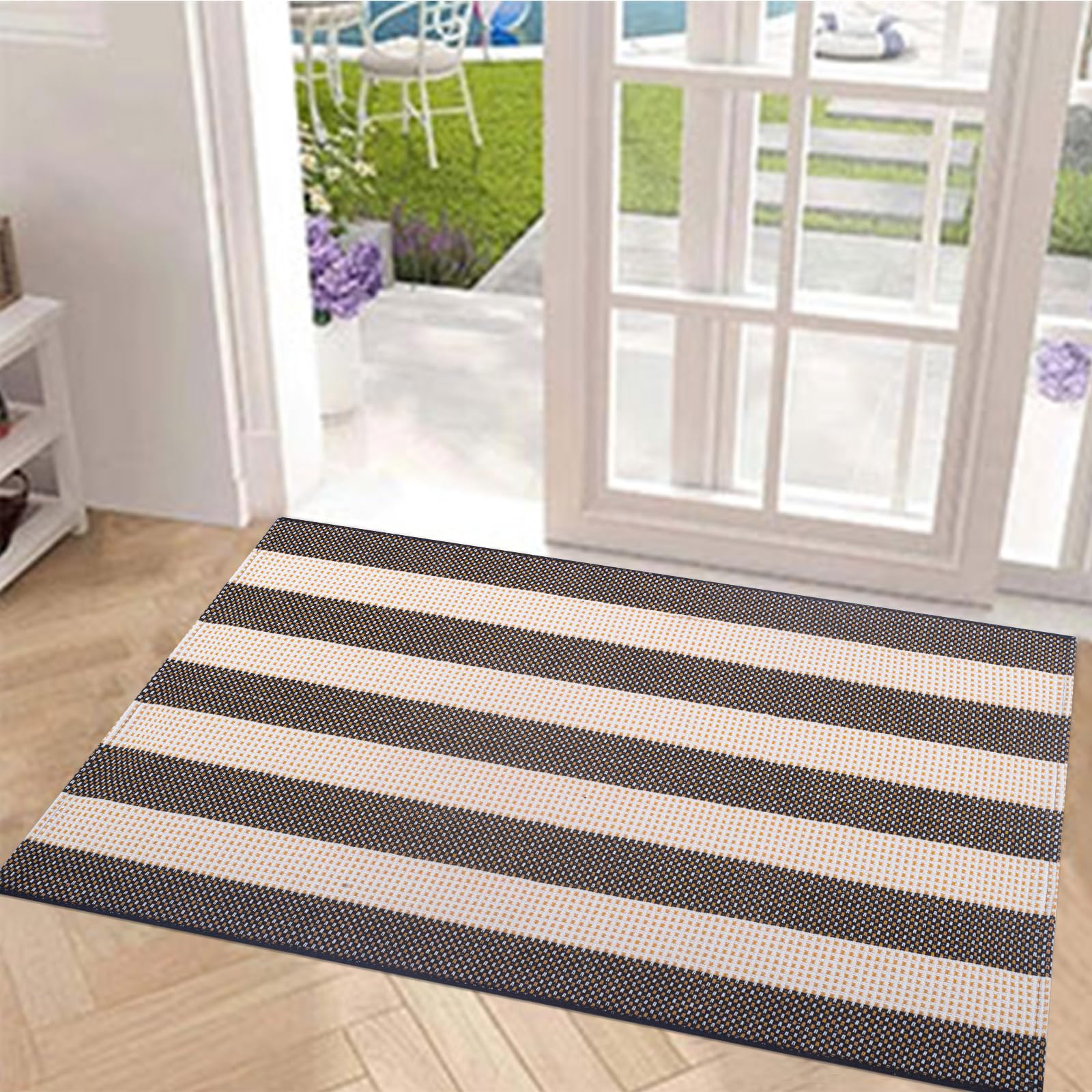 Alfombra de Exterior a Rayas Blancas y Negras de 61 x 130 cm, Tejida a Mano