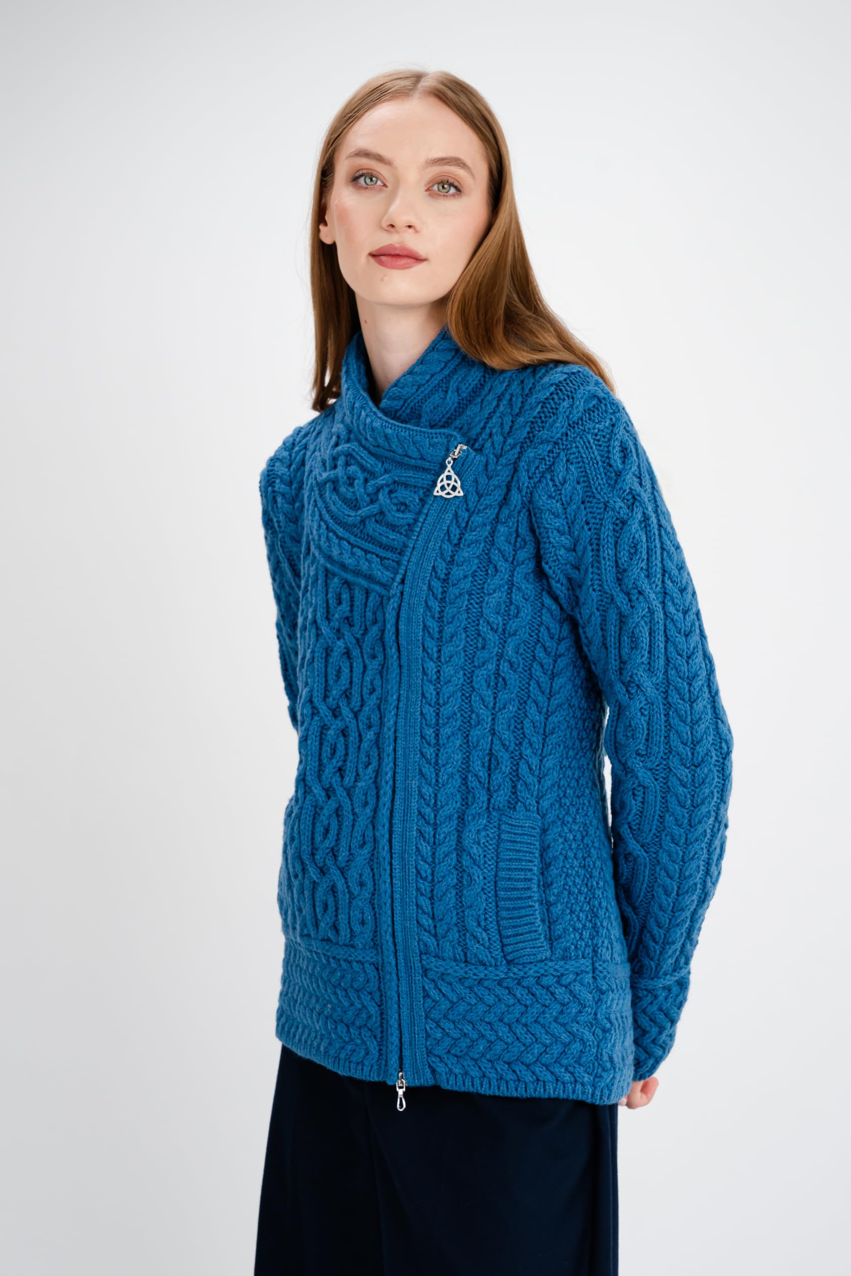 SAOL Irisch Cardigan für Damen aus 100% Merinowolle Irland Sweater Zopfmuster Reißverschluss Jacke