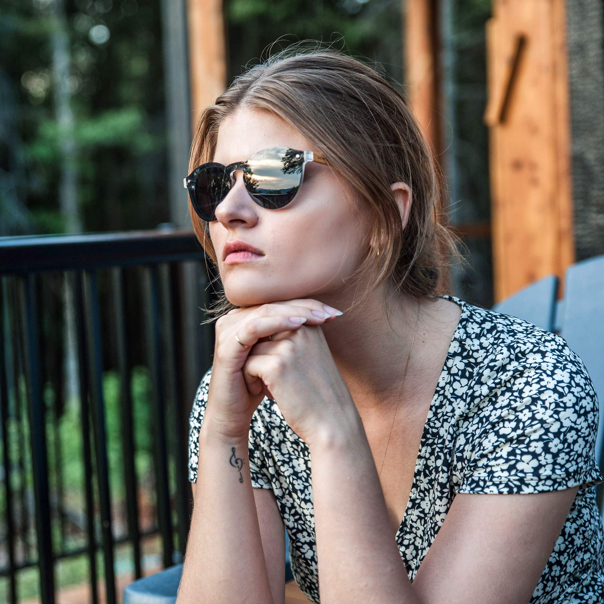 GOWOOD Holz Runde Sonnenbrille für Herren und Damen mit spezieller einteiliger schwarz polarisierter Linse