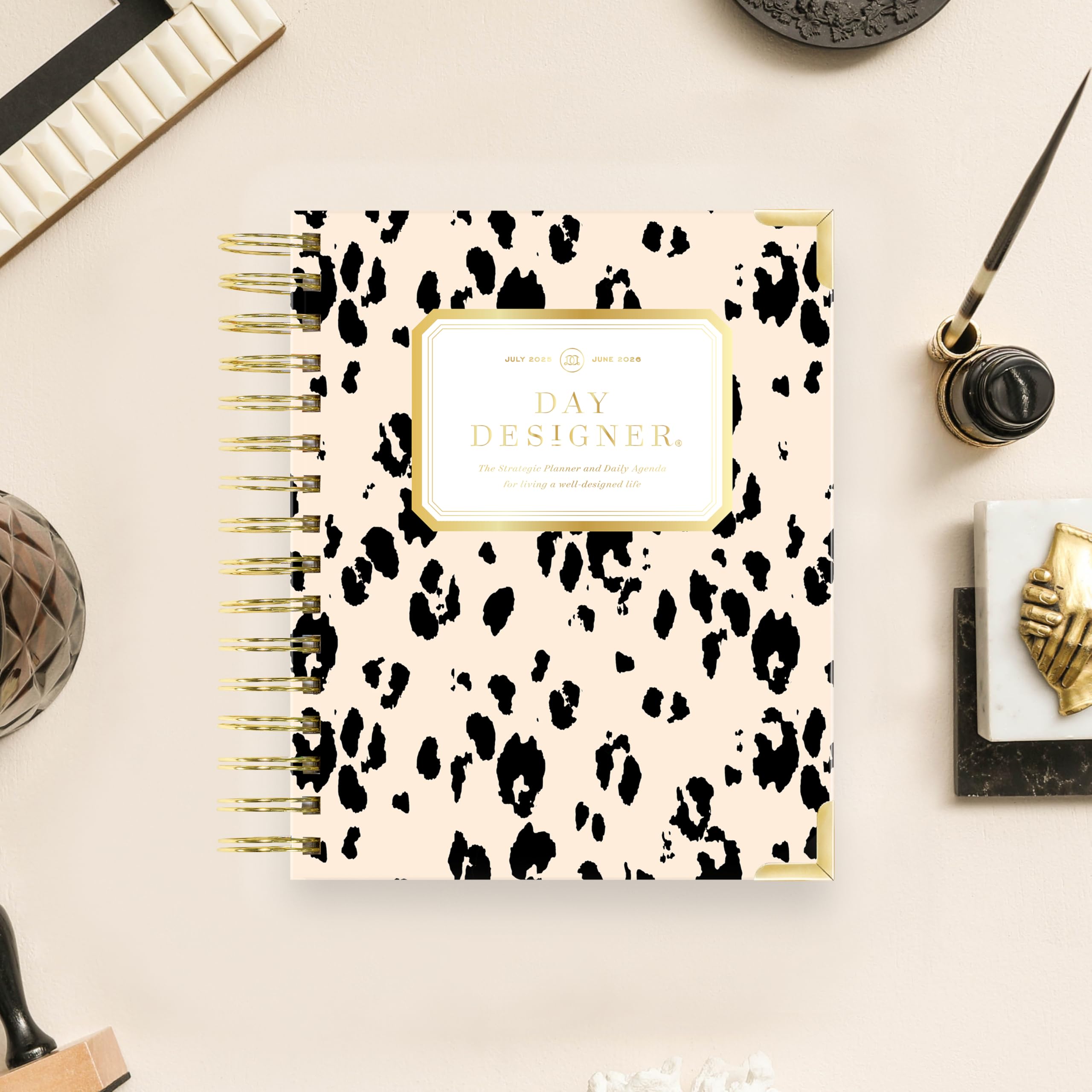 Day Designer Mini agenda giornaliera 2025-26, luglio 2025 - giugno 2026, formato pagina 15 x 20,125 cm, copertina laminata lucida (dipinto leopardato)