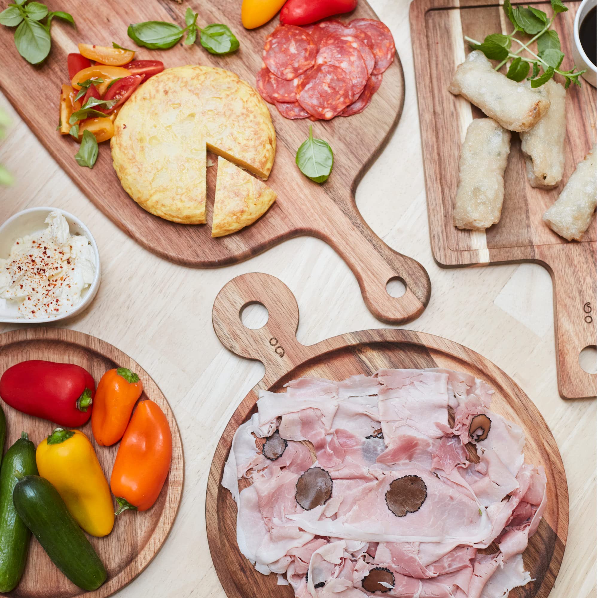 Point-Virgule planche apero en bois d'acacia ronde avec poignée, planche à hamburger, 25cm, Brun