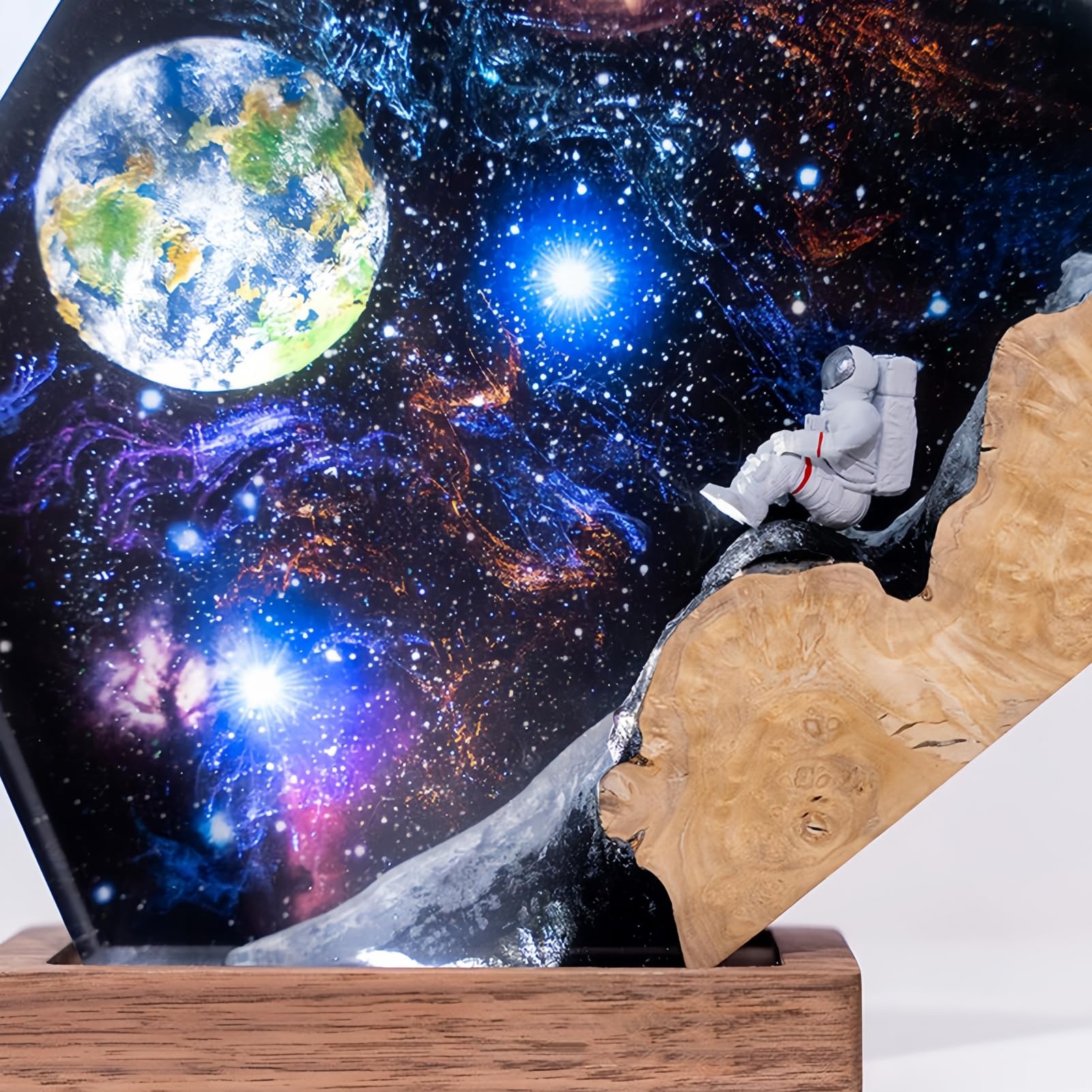 Drawelry 3D Weltraum Harz Nachtlicht Ornamente mit Holz Sockel LED Nacht Lampe Dekoration Astronaut Rakete Epoxidlampe Tischlampe Heim Büro Deko Geburtstag Geschenk für Familie, Freunde (C2)