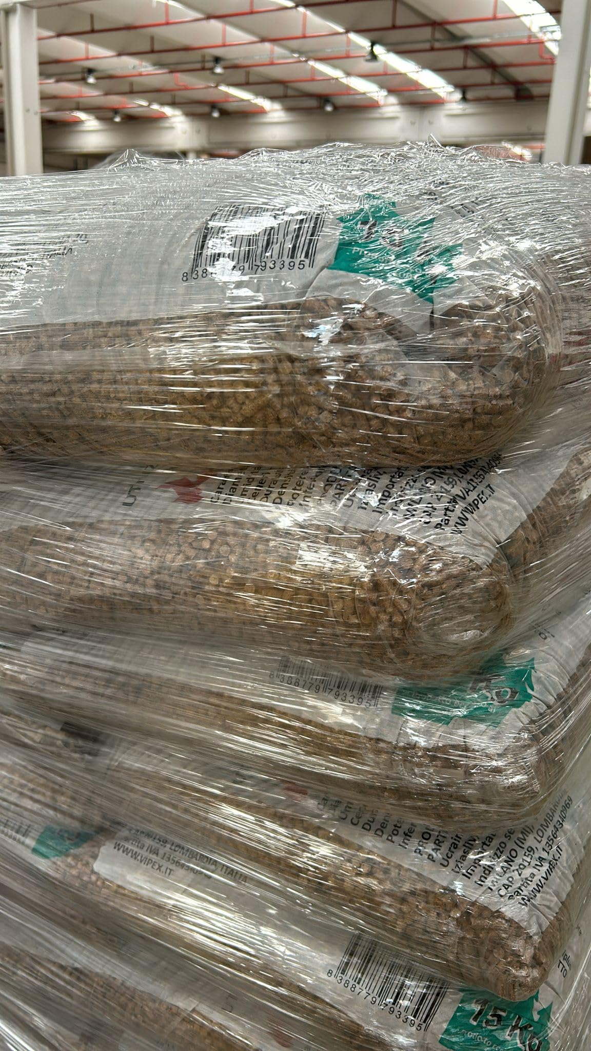 Pellet di Legno Classe A1, 15 kg, 6mm, Potere Calorifico Alto, Minimo Residuo di Cenere