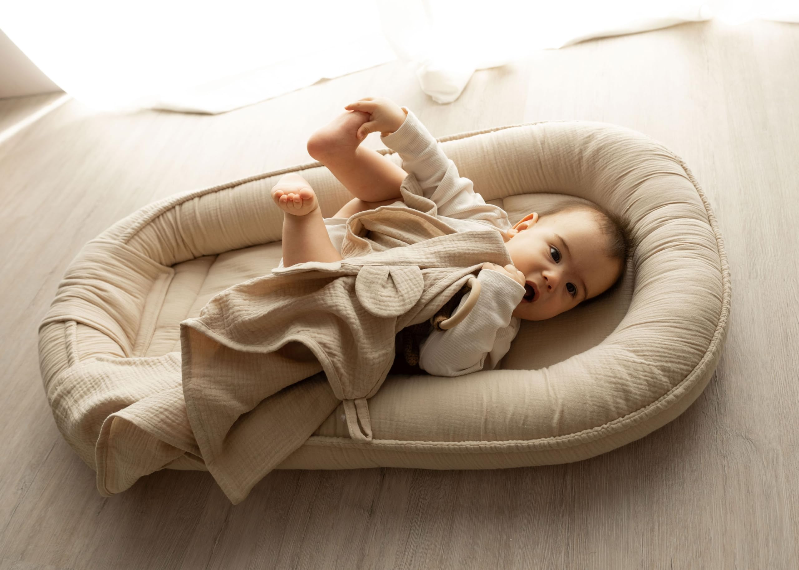 PaLulli Cocon pour bébé en 100% Coton Mousseline Premium, nid Douillet 100x60cm avec Rabat à Fermeture Velcro, Matelas à Langer, lit Douillet, Cocon pour lit de bébé - bébés et Nourrissons (Beige)