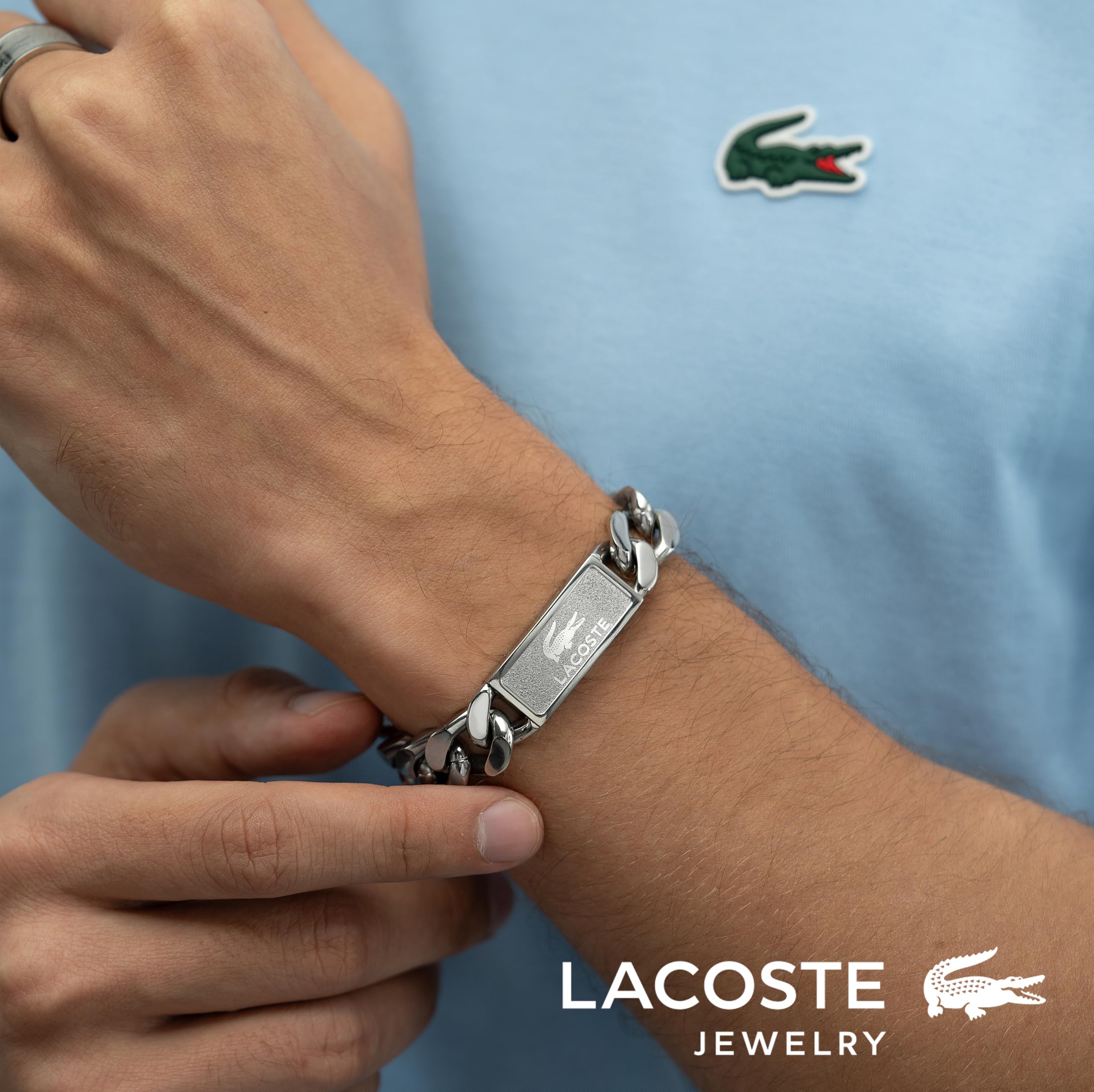 Lacoste Bracelet en Chaîne pour Homme Collection BACKHAND en Acier Inoxydable avec une Plaque Gravée - Disponible en Version Or ou Argent