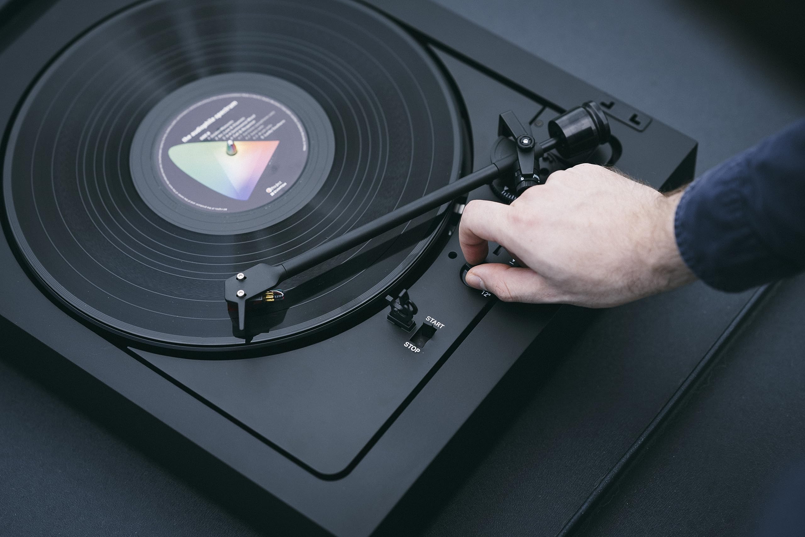 Pro-Ject A2, w pełni automatyczny gramofon Sub-Chassis z 2M Red, czarny