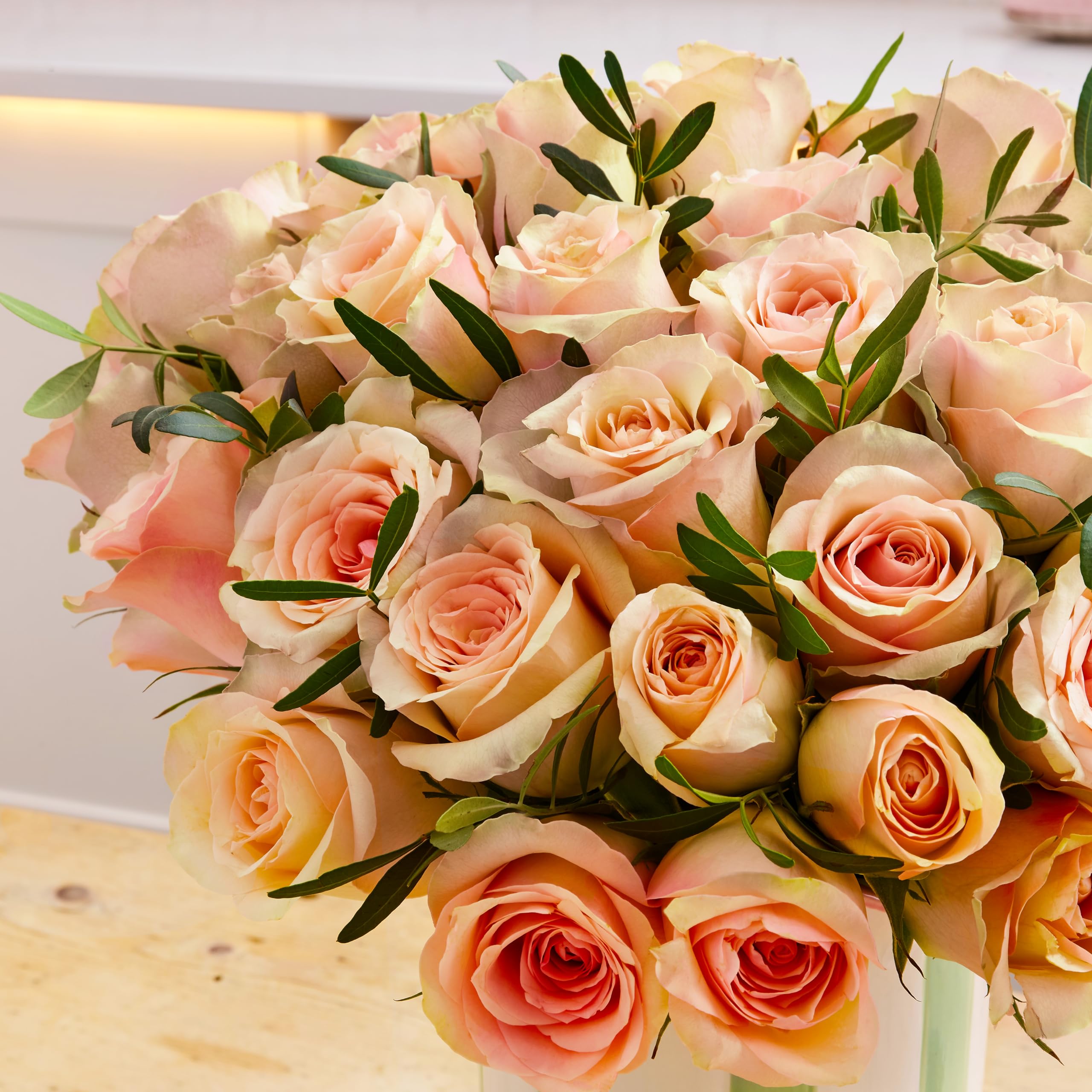 La Belle Composition florale fraîche livrée à la main – Cadeau élégant avec expédition le lendemain