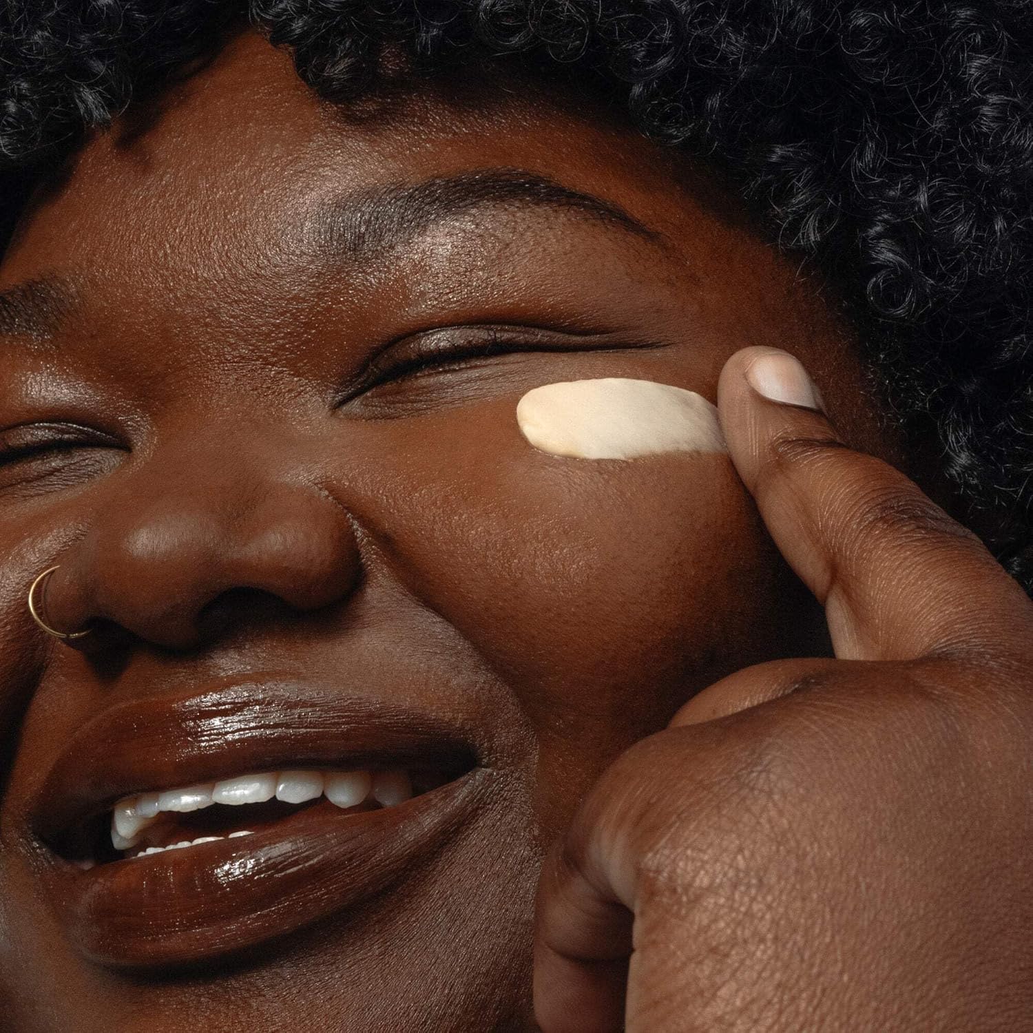 Glow Moisturizer – Hydrating Cream with Niacinamide & Squalane, Smooth Texture, Radiant Finish, Ideal for Melanin-Rich Skin, 50ml