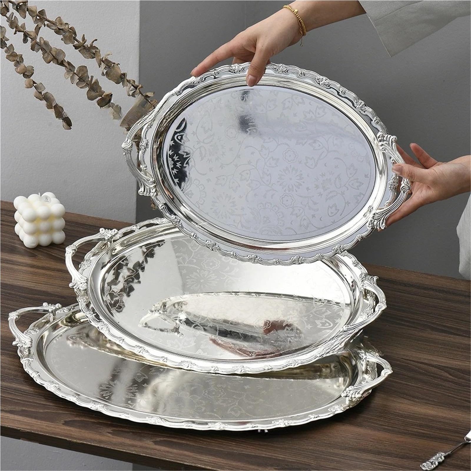 Bandeja Metálica con Asas Bandeja de exhibición postres, Organizador Almacenamiento Joyas con Fondo Plateado y Borde Dorado, Bandeja decoración celebración(M 31.5x40cm)