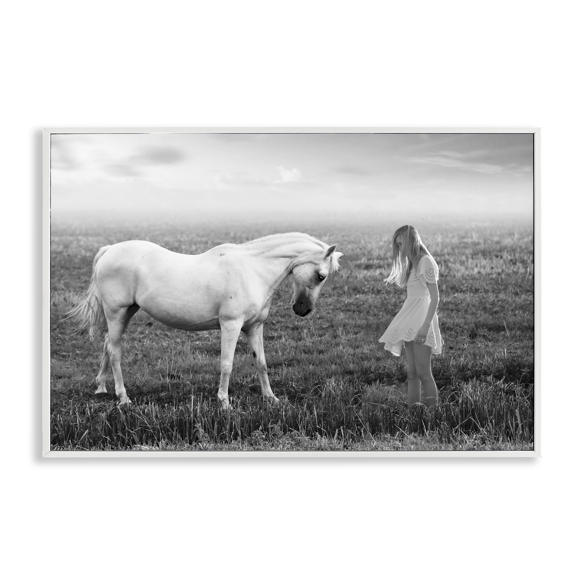 Art giclée encadrée Her White Horse Ata Alishahi pour habiller un mur vide