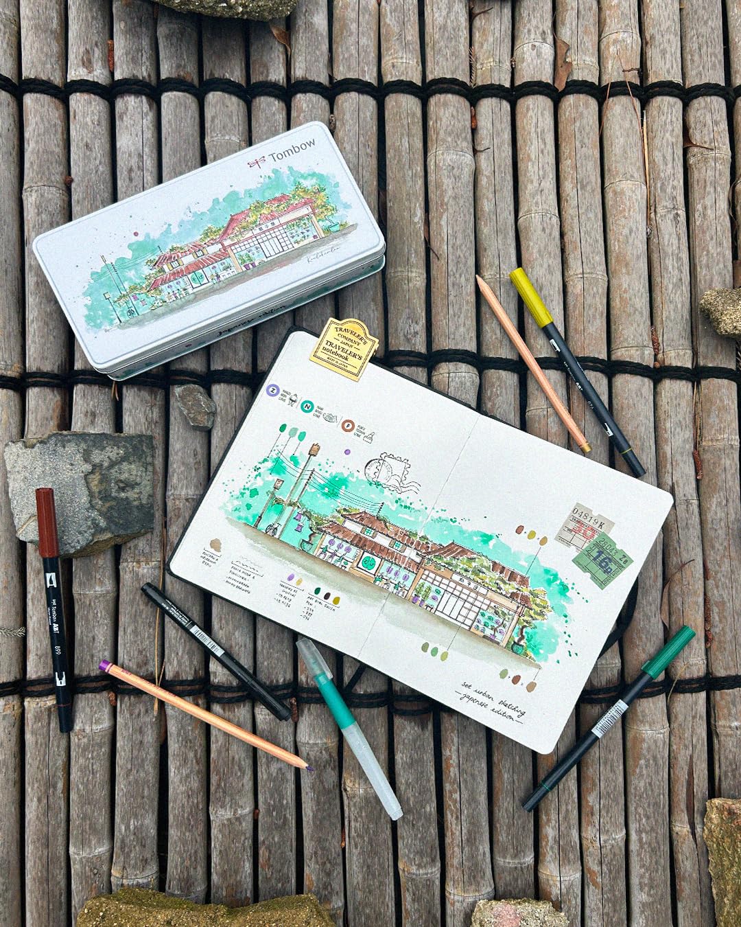 Tombow Urban Sketching Set Japan Edition, matite artistiche di alta qualità e istruzioni, pennelli e waterbrush per acquerelli, scatola in metallo per la conservazione [URBAN-SET2]