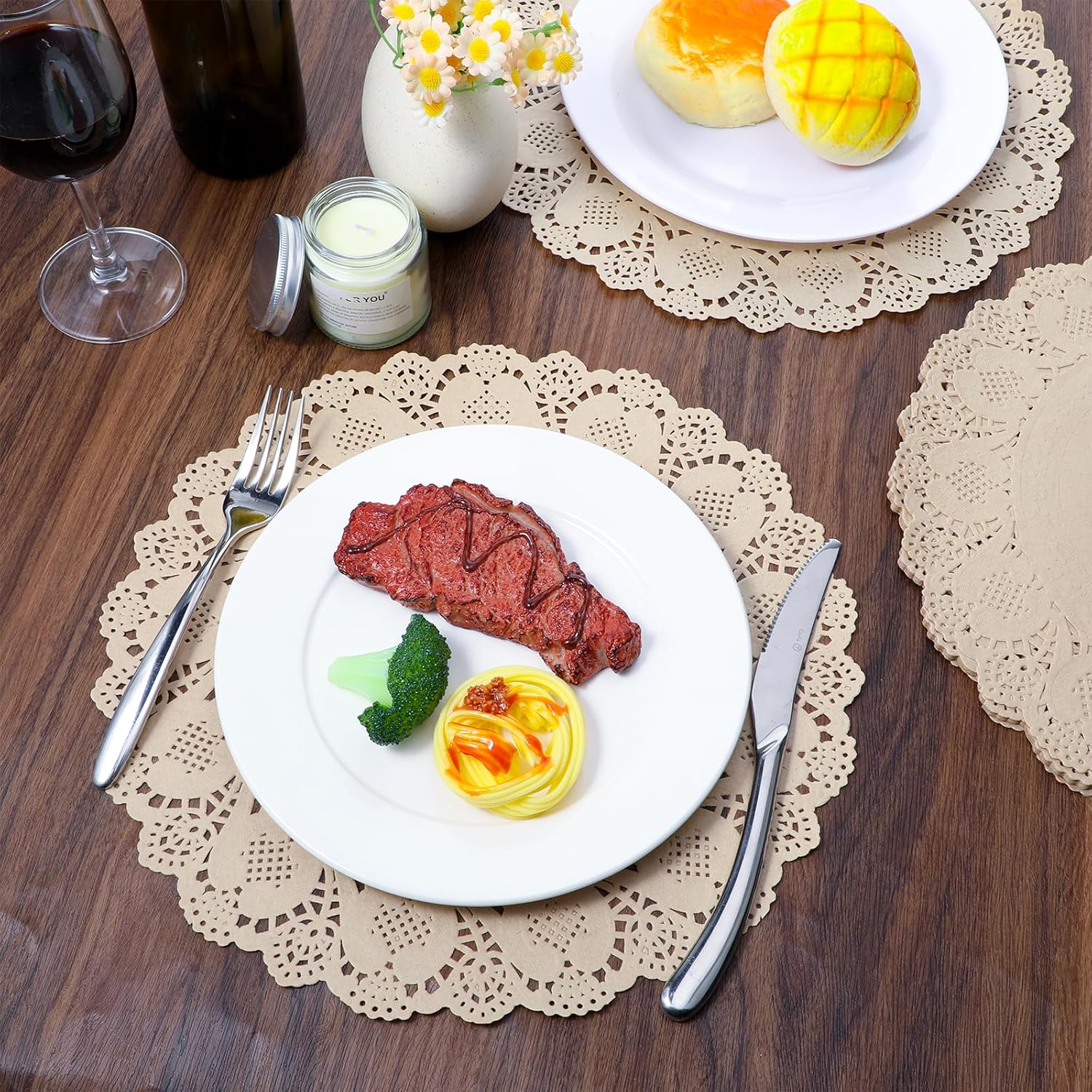 100pcs Paper Doilies Round Brown Paper Doilies 13.5inch Doilie for Dessert Trays Dollies Lace Papers for Tables Round Paper Placemats for Dining Tables Decorative Paper Placemats Cakes Desserts