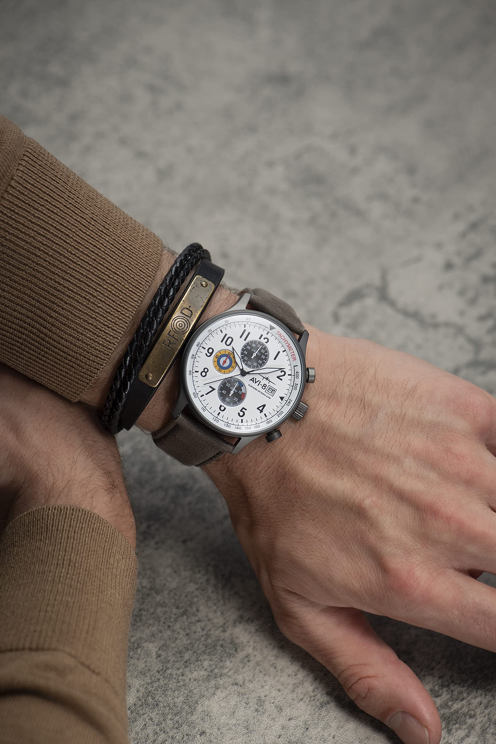 AVI-8 Hawker Hurricane AV-4011 - Reloj cronógrafo clásico para Hombre de 43,5 mm con Correa de Piel, Blanco/Gris, Cronógrafo