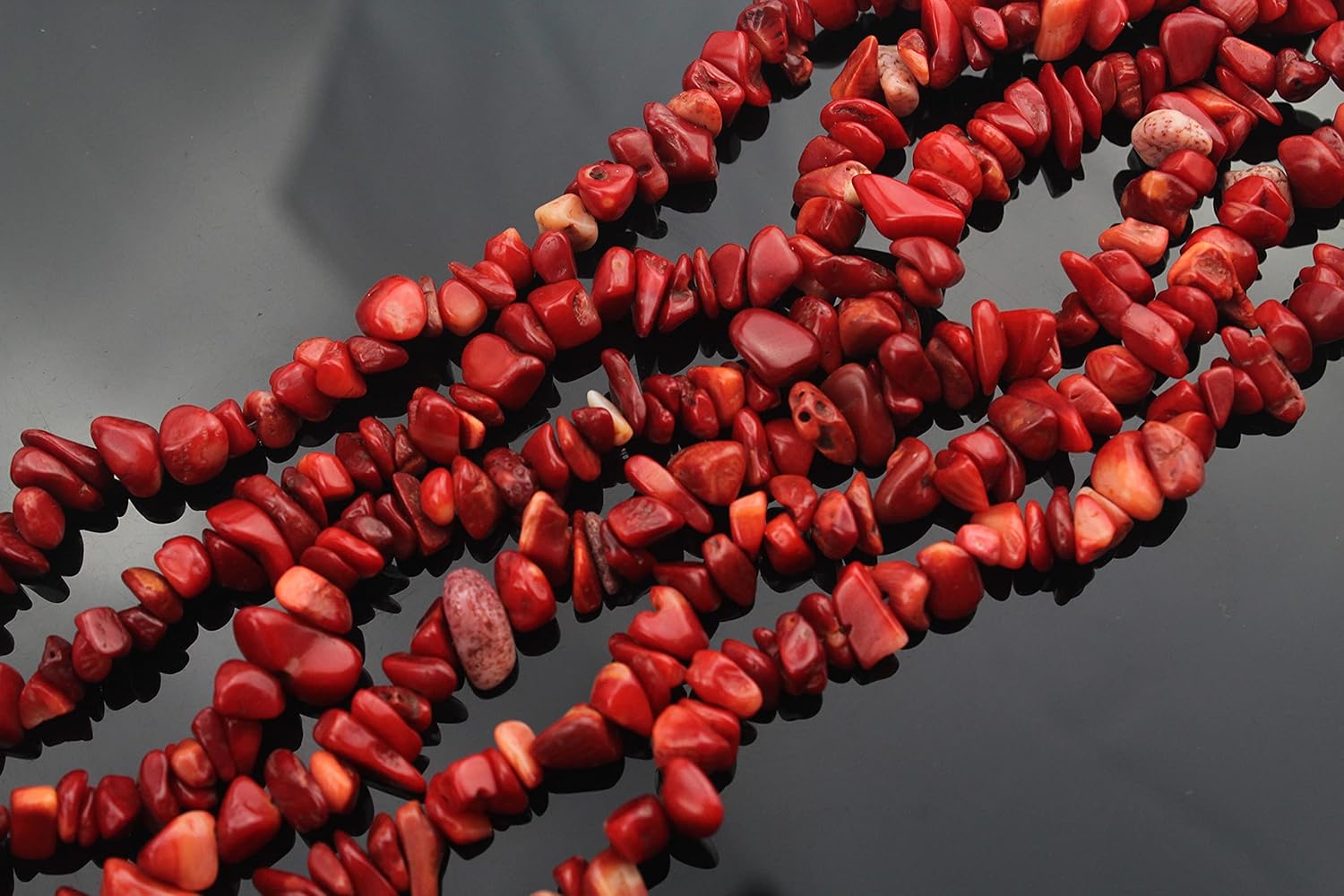 Natural Chip Stone Beads Red Coral 5-8mm About 200 Pieces Irregular Gemstones Healing Crystal Loose Rocks Bead Hole Drilled DIY for Bracelet Jewelry Making Crafting (5-8mm, Red Coral) Red Coral 200PCS