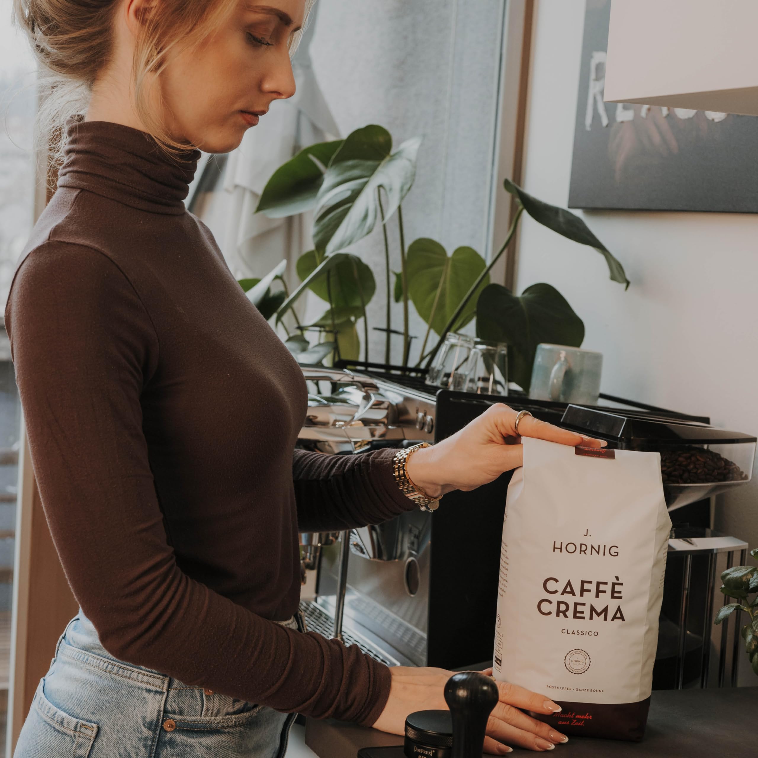 J. Hornig Kaffeebohnen Espresso, Caffè Crema Classico, 6x1kg Vorratspackung, Arabica & Robusta, säurearmer Kaffee mit nussig-schokoladigen Noten, Stärke 4/5