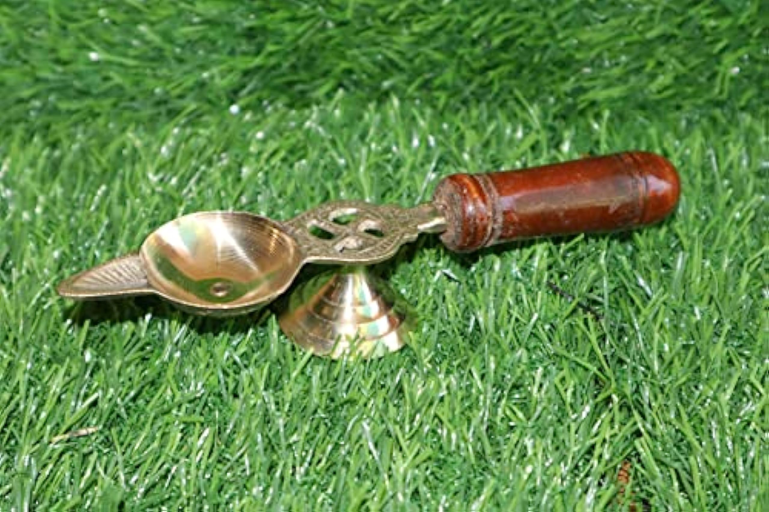 Salvus APP SOLUTIONS Sacred Brass Diya/Deepak vilakku with Wooden Handle: Enhance Your Pooja Rituals with Grace and Tradition (6 x 1.5 inch)