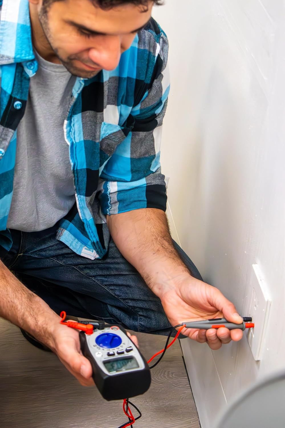 Westinghouse 600V True RMS Auto-Ranging Multimeter with Backlight and MAX/MIN; Measures Voltage Current Resistance Capacitance Frequency Temperature; 2-Year Warranty; Professional & DIY Use