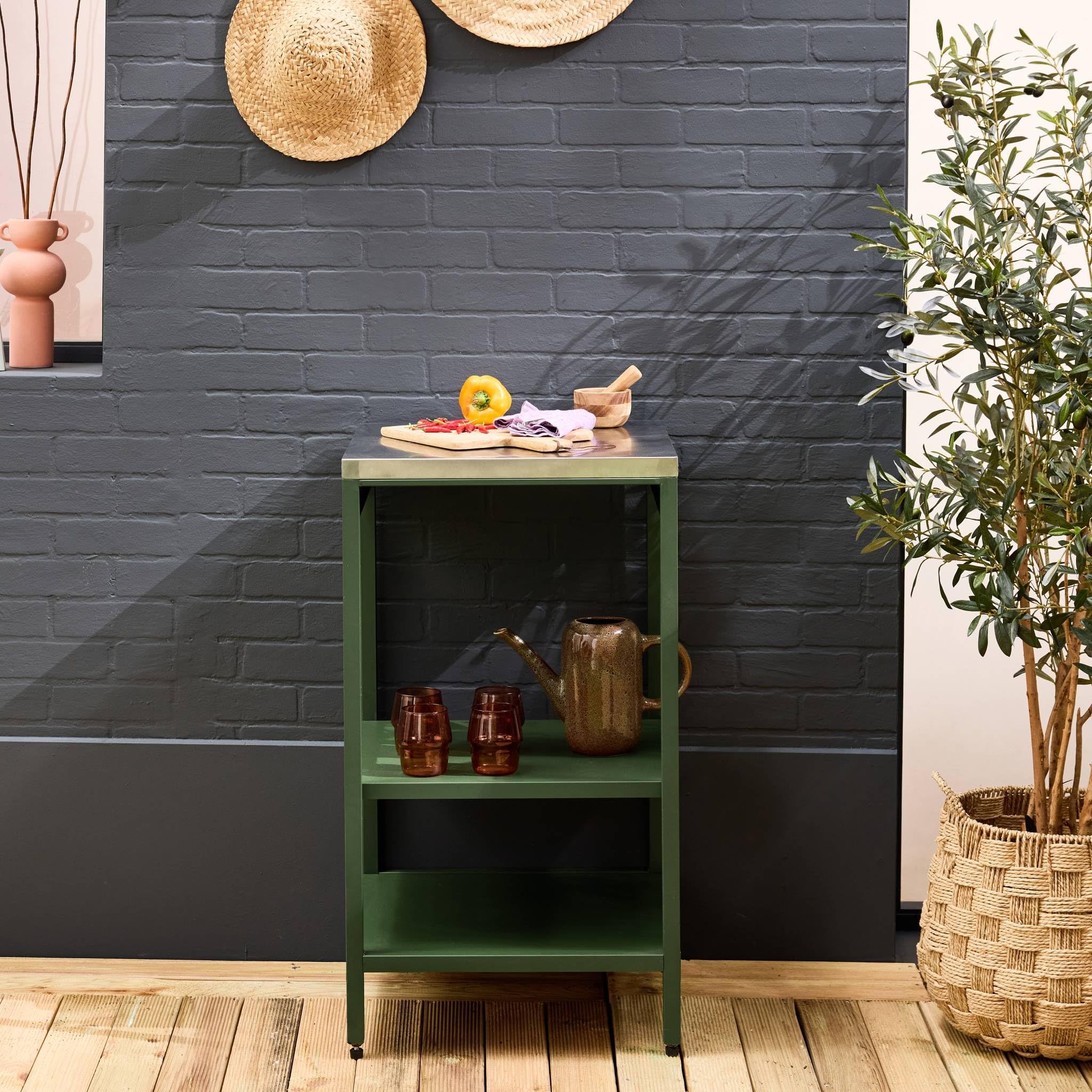 sweeek - Cuisine d'extérieure en acier vert avec 2 étagères L49cm