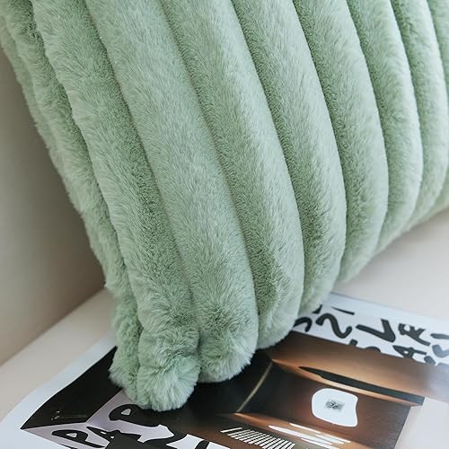 Miniatura 6 de JOJUSIS Paquete de 2 fundas de almohada decorativas de felpa de pelo sintético para sofá, fundas de almohada suaves (verde salvia, 12 x 20 pulgadas)