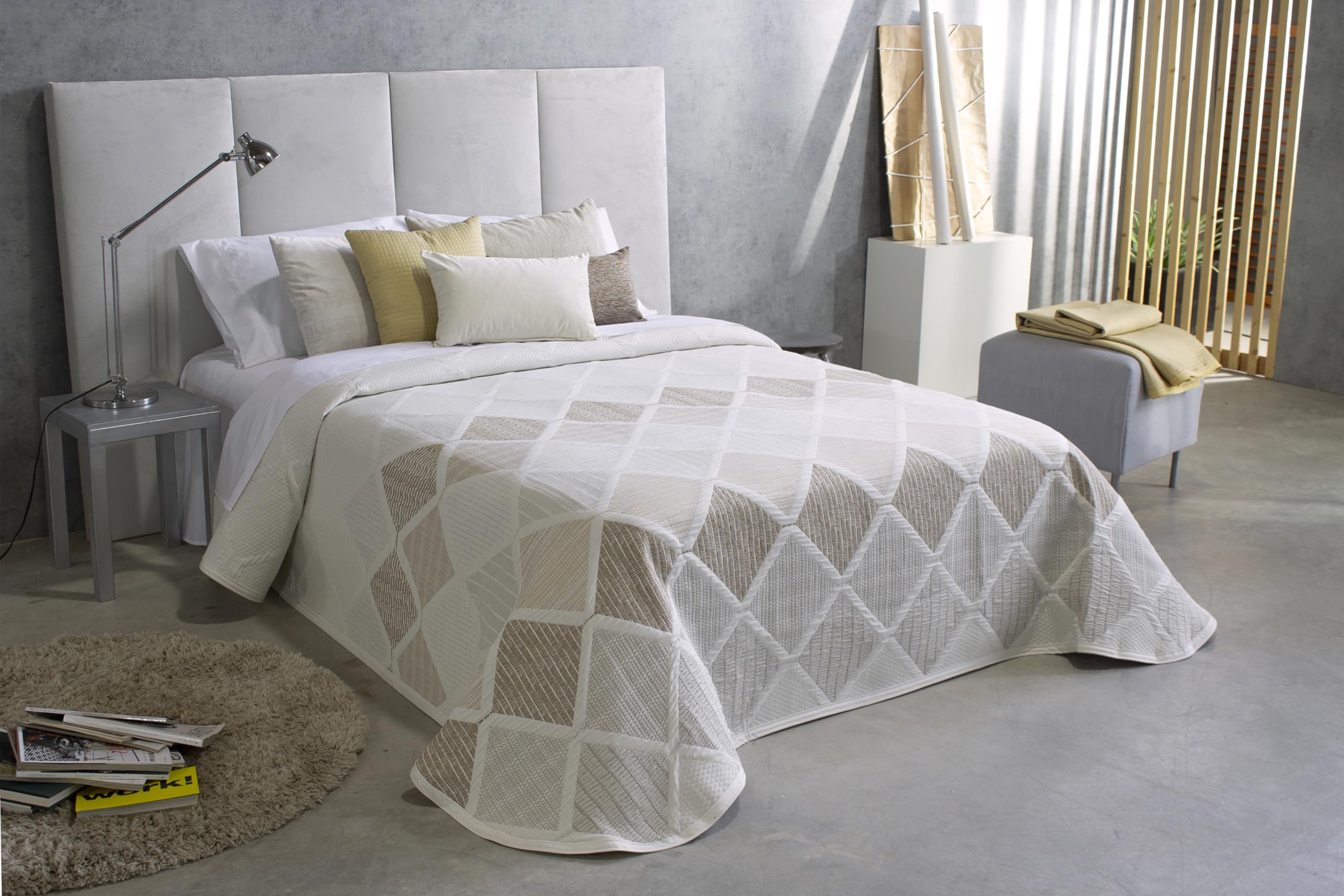 REIG MARTÍ Colcha Brooke - Beige, 150 cm.