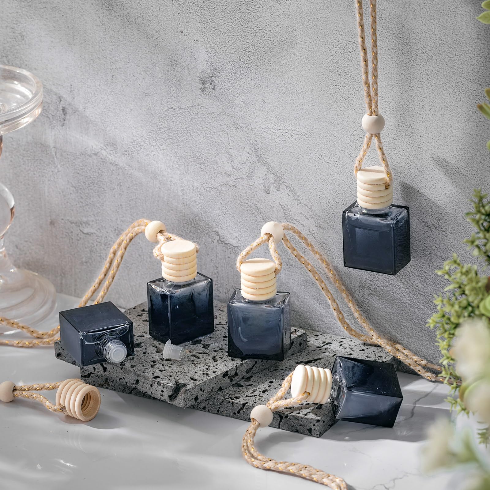 Ambientador colgante para coche, 50 unidades, botellas difusoras de vidrio vacías, botellas de perfume, recargables, ambientador de coche, colgante de aromaterapia, frascos de coche, adornos