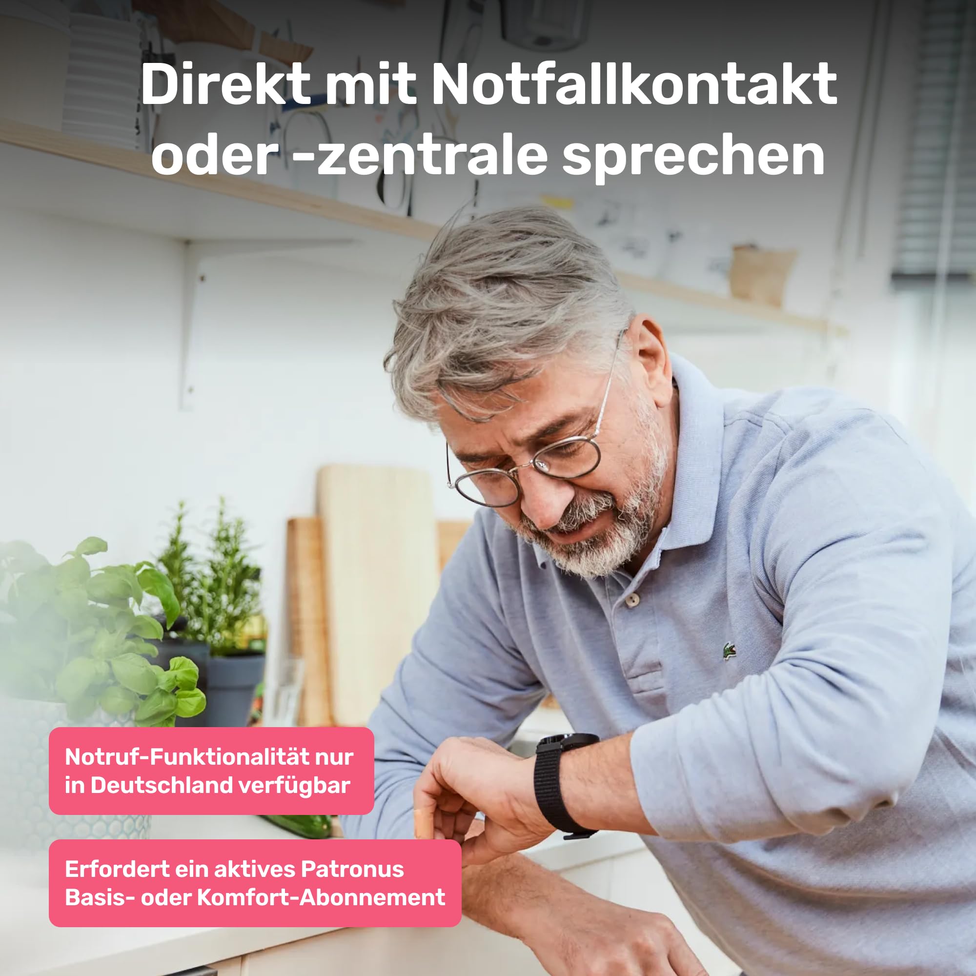 PATRONUS Notrufuhr - für Senioren - Hellblau - mit GPS – ABO notwendig | Manueller SOS-Notrufknopf ohne Sturzerkennung, Notrufarmband, Mobiler Hausnotruf, 24/7 Notrufzentrale, mit App, Pflegegrad