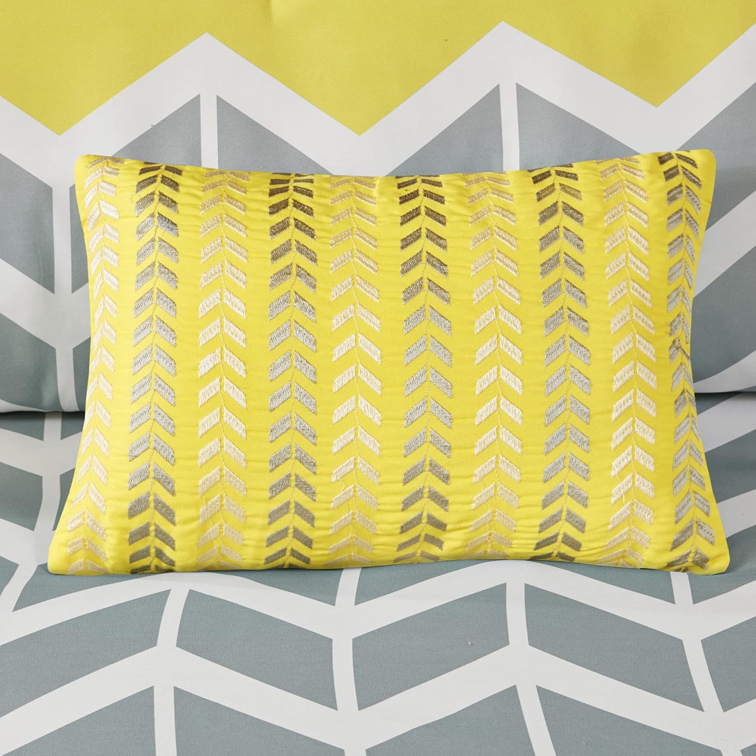 Intelligent Design Cozy Comforter Set Geometric Design Modern All Season Vibrant Color Bedding Set with Matching Sham, Decorative Pillow, Twin/Twin XL, Nadia, Yellow 4 Piece