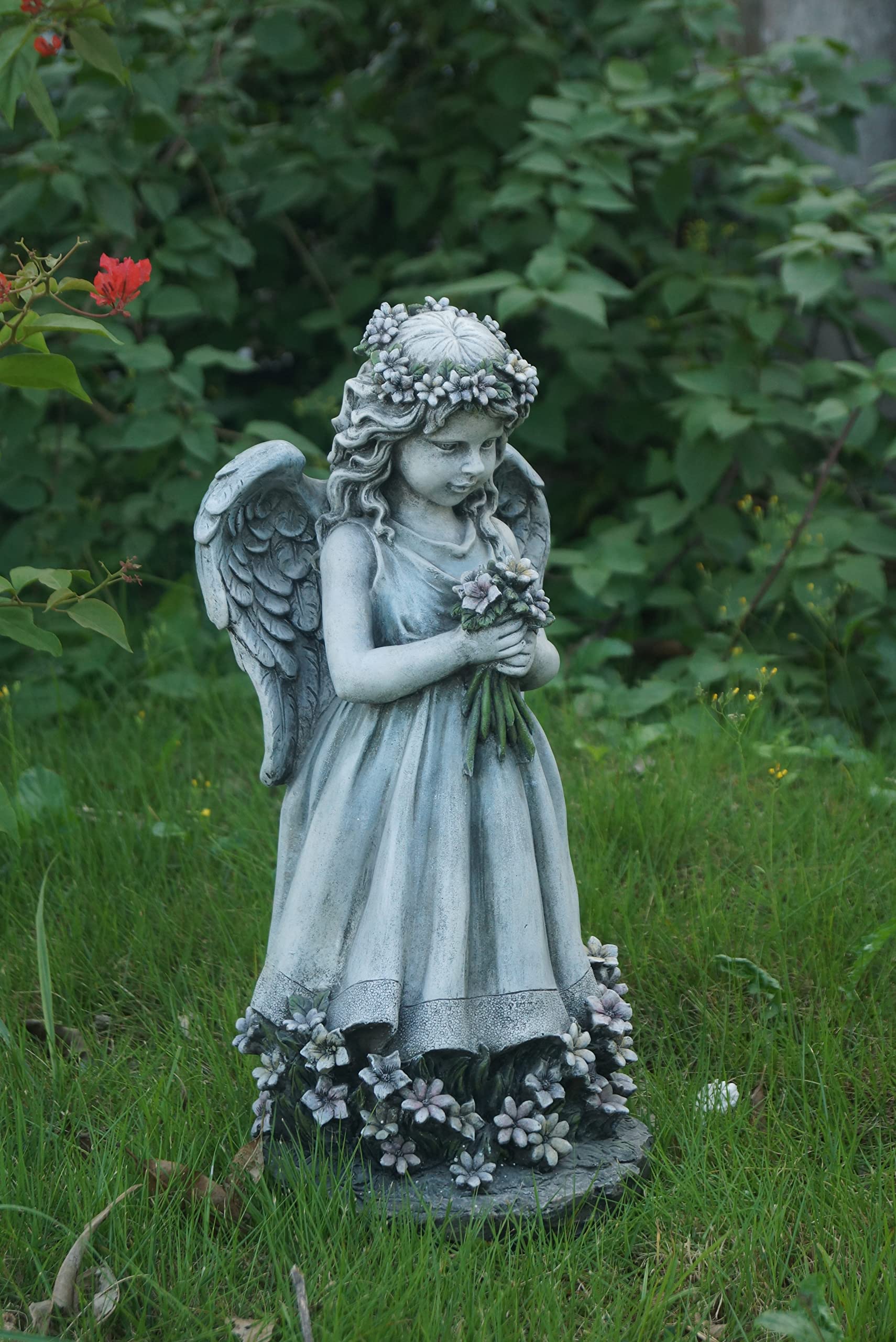 HiLine Gift Ltd. Anioł trzymający kwiaty statuetka
