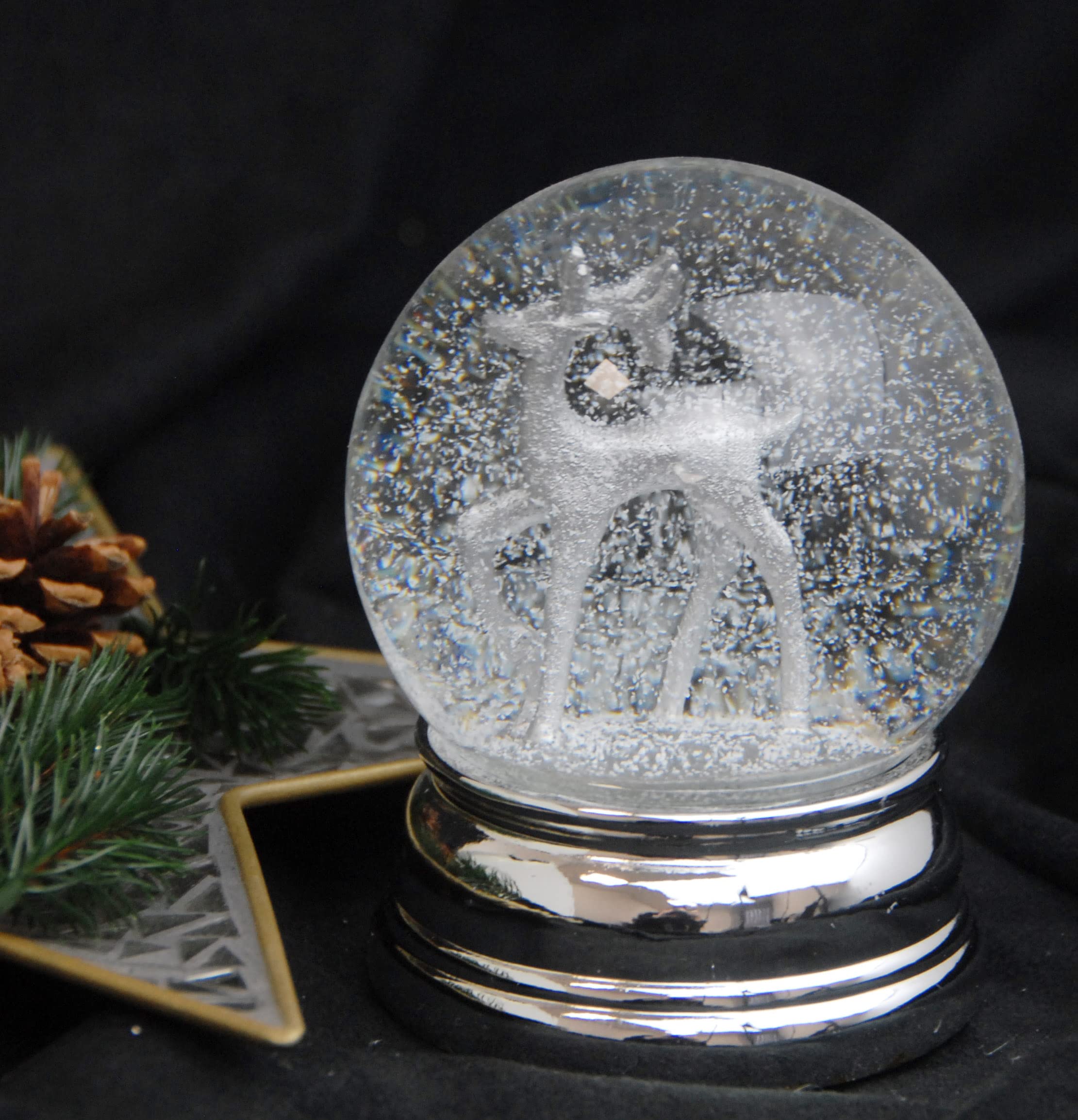 Schneekugel Mit Reh - Winterlandschaft Mit Spieluhr & Weihnachtsmelodie