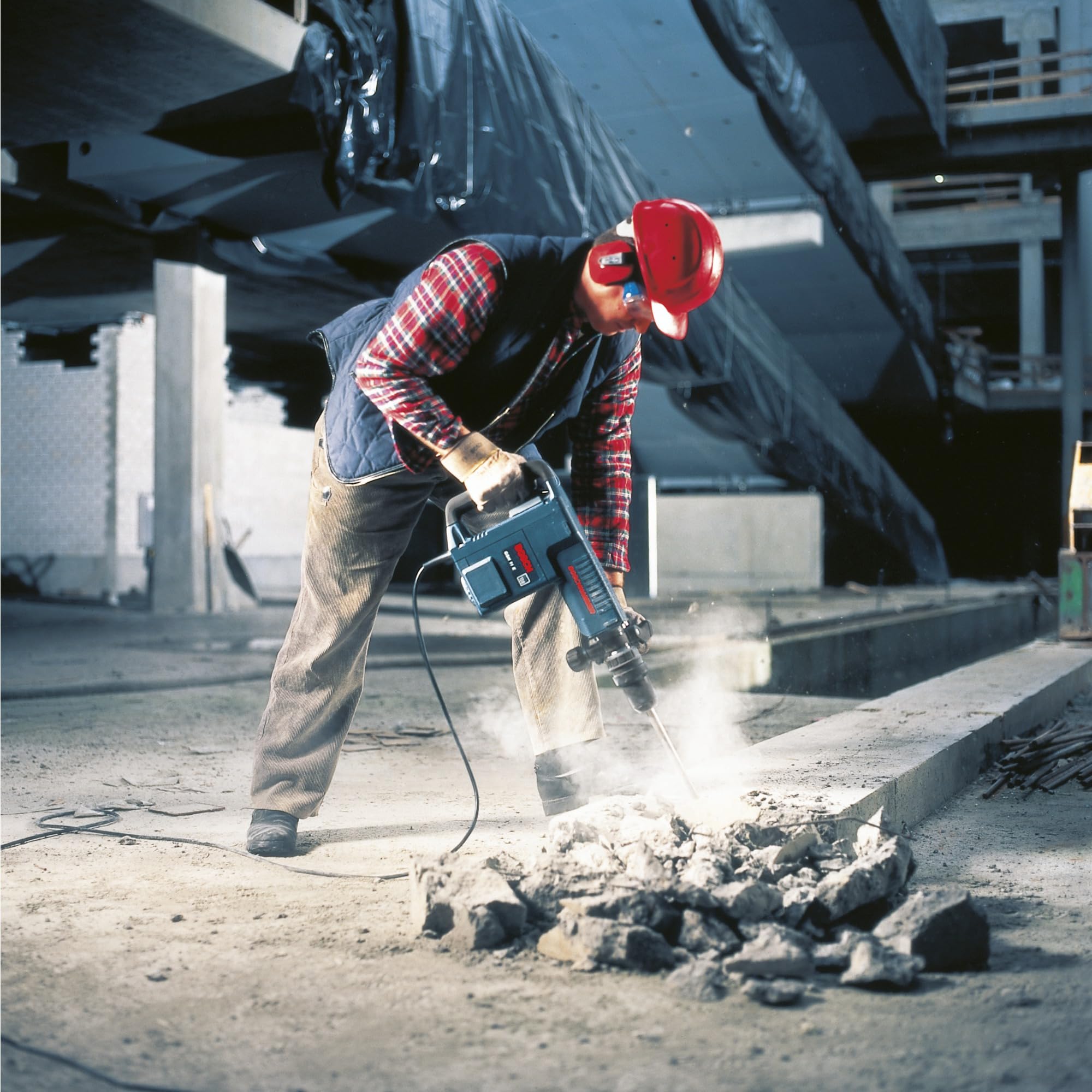 Bosch Professional martillo demoledor GSH 11 E (incl. empuñadura auxiliar, 1 maletín, 1 cincel plano, SDS max, RTec Sharp, 400 mm, paño para la máquina)