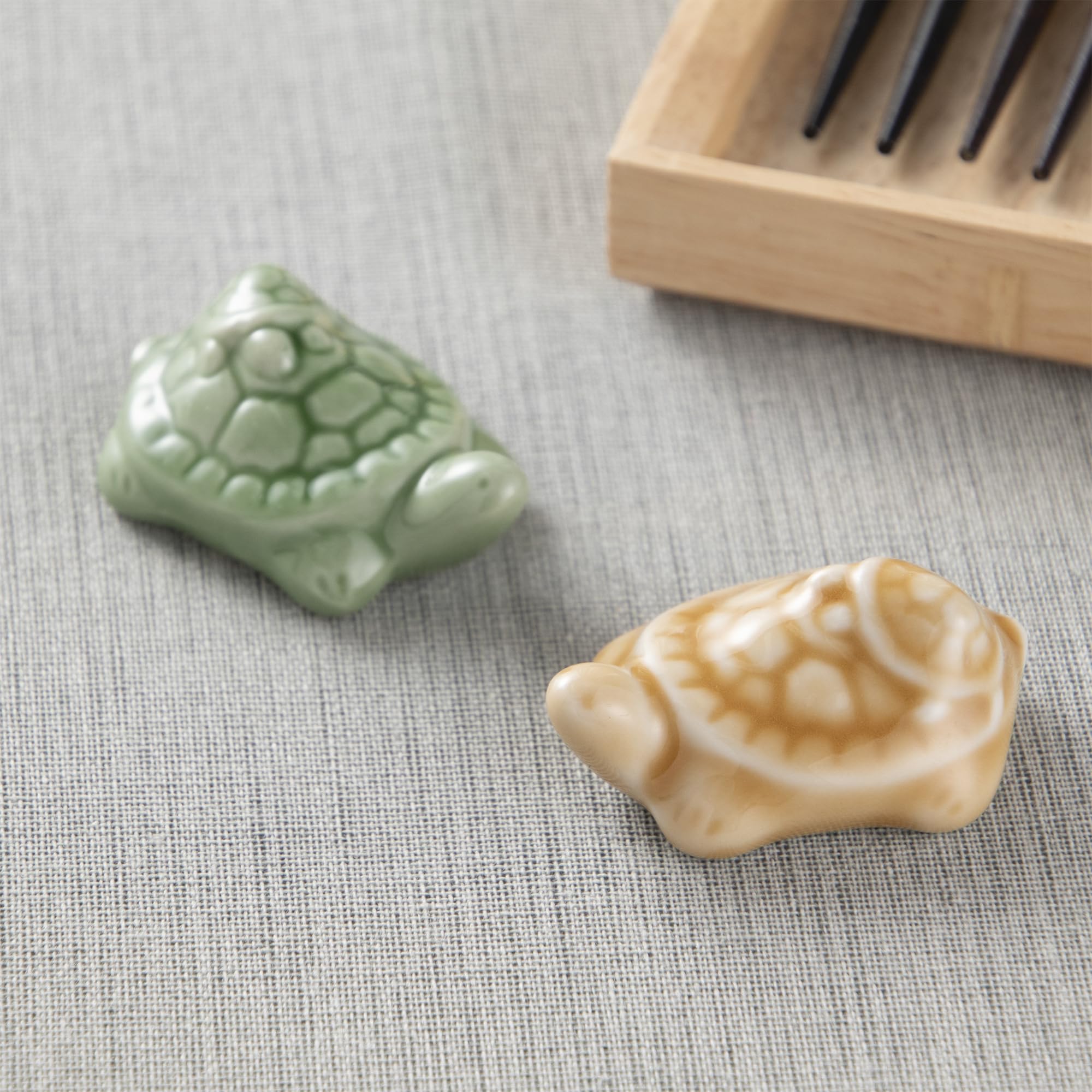 Amazon｜たたら(Tatara) 箸置き 親亀の上に子亀箸置き 緑 磁器 日本製