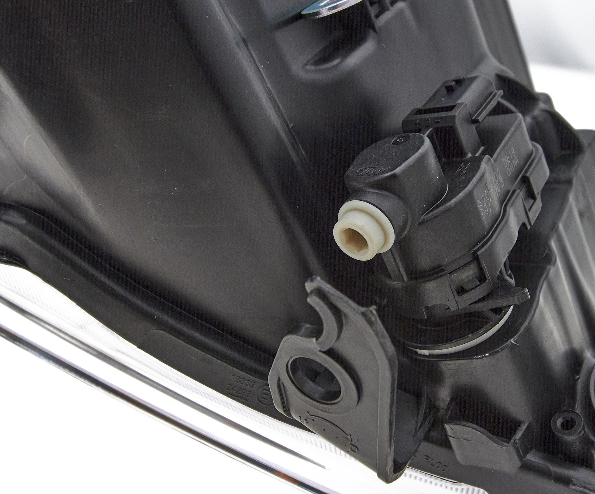 carro Faros delanteros, Lámpara delantera Derecha 8113002J60 adecuado para TOYOTA AURIS E18 2013-2015, con servomotor para reg. alcance luces, HIR-2, CEE, con luz diurna (LED)