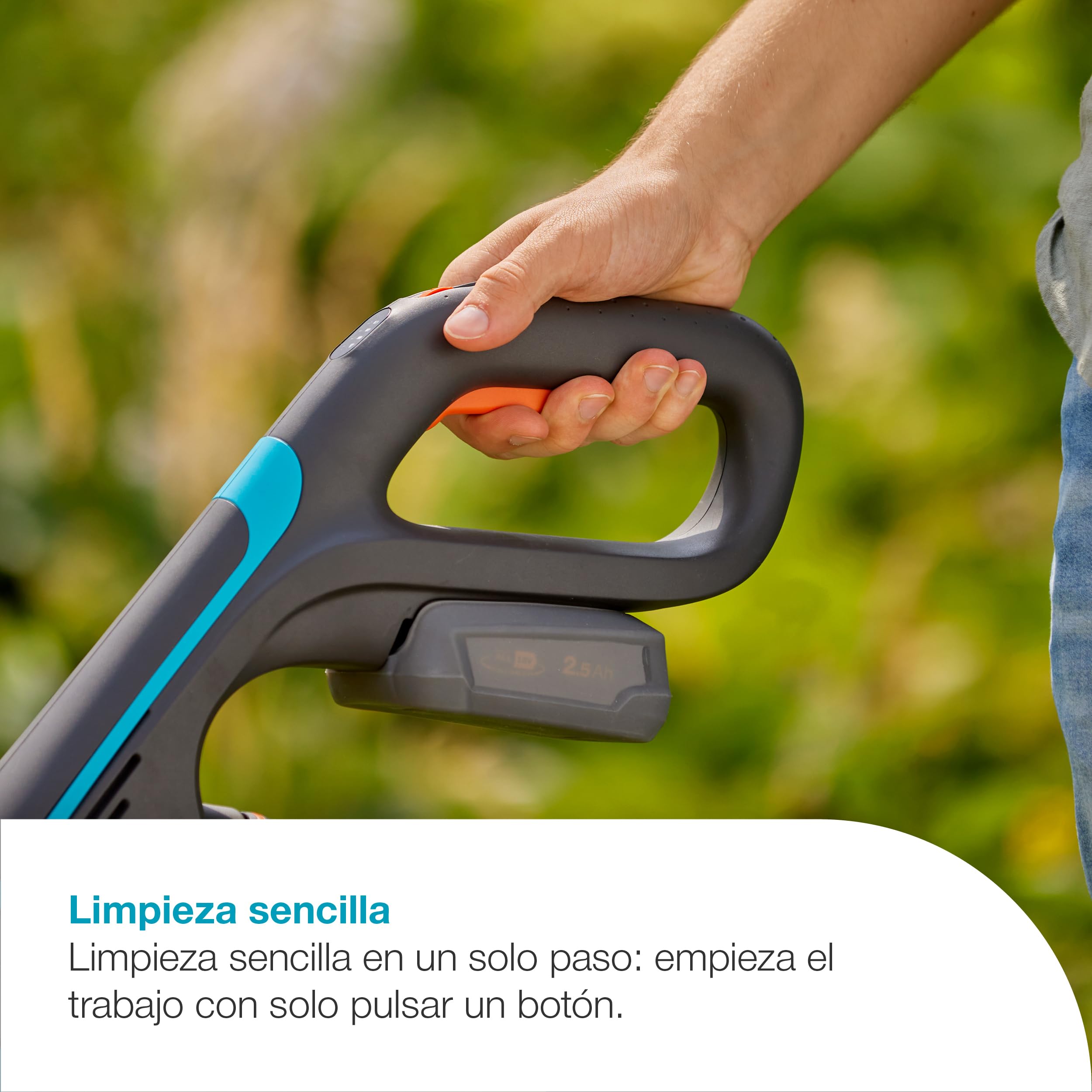 Gardena Limpiador AquaBrush a batería Compact 02/18V P4A Solo: Exterior, Funcionamiento con un Solo Toque, Limpieza Vertical, Ergonómico y Ajustable, Sin Cable (14840-55)