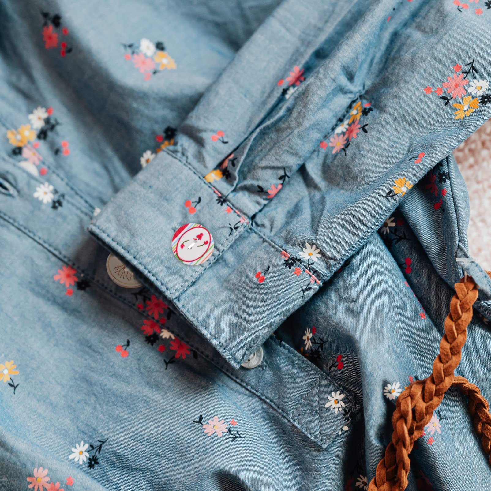 PRETYZOOM DIY Wooden Slice Buttons 200pcs Christmas Craft Embellishments Holiday Decor