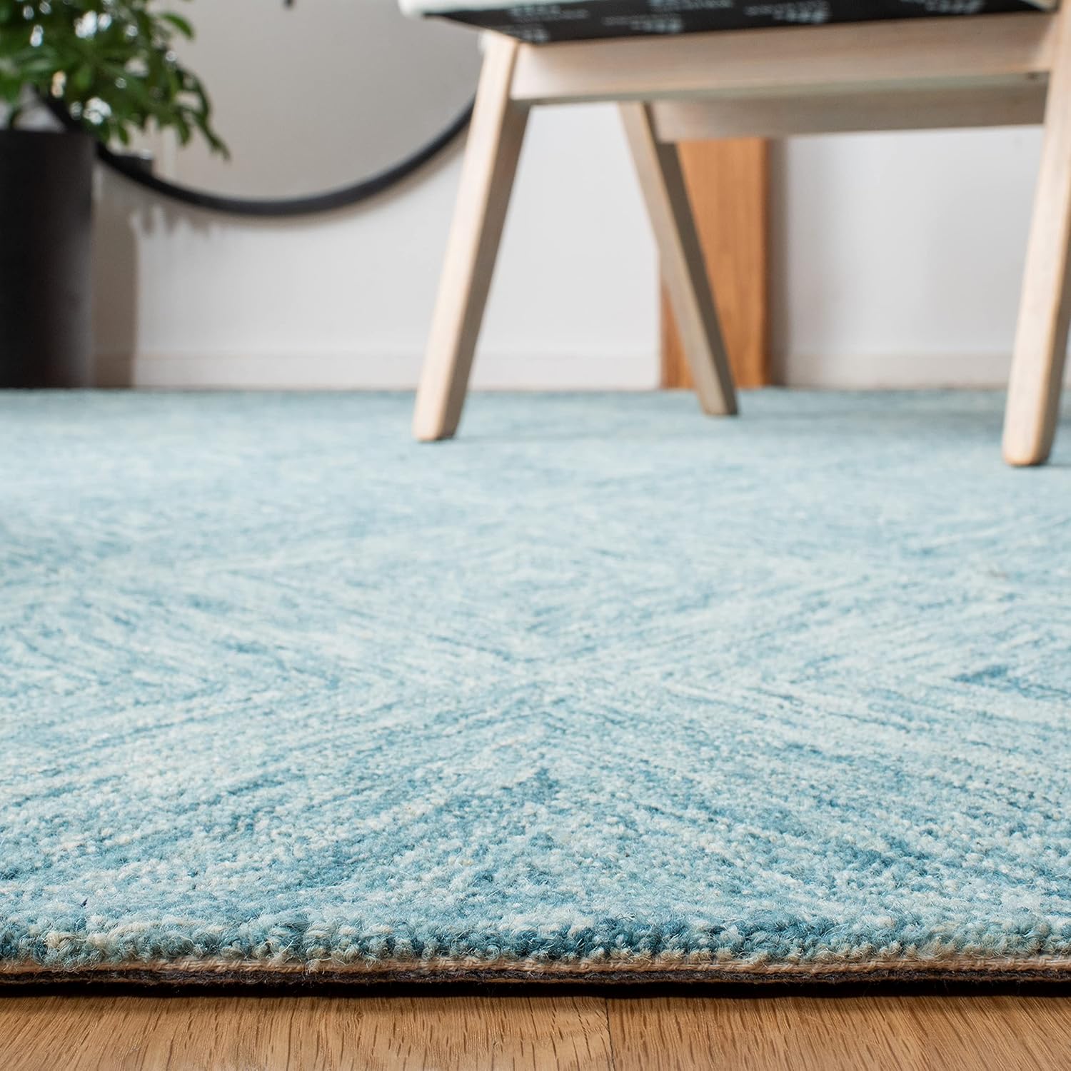 SAFAVIEH Metro Collection Runner Rug - 2'3" x 9', Light Blue, Handmade Wool, Ideal for High Traffic Areas in Living Room, Bedroom (MET105J)