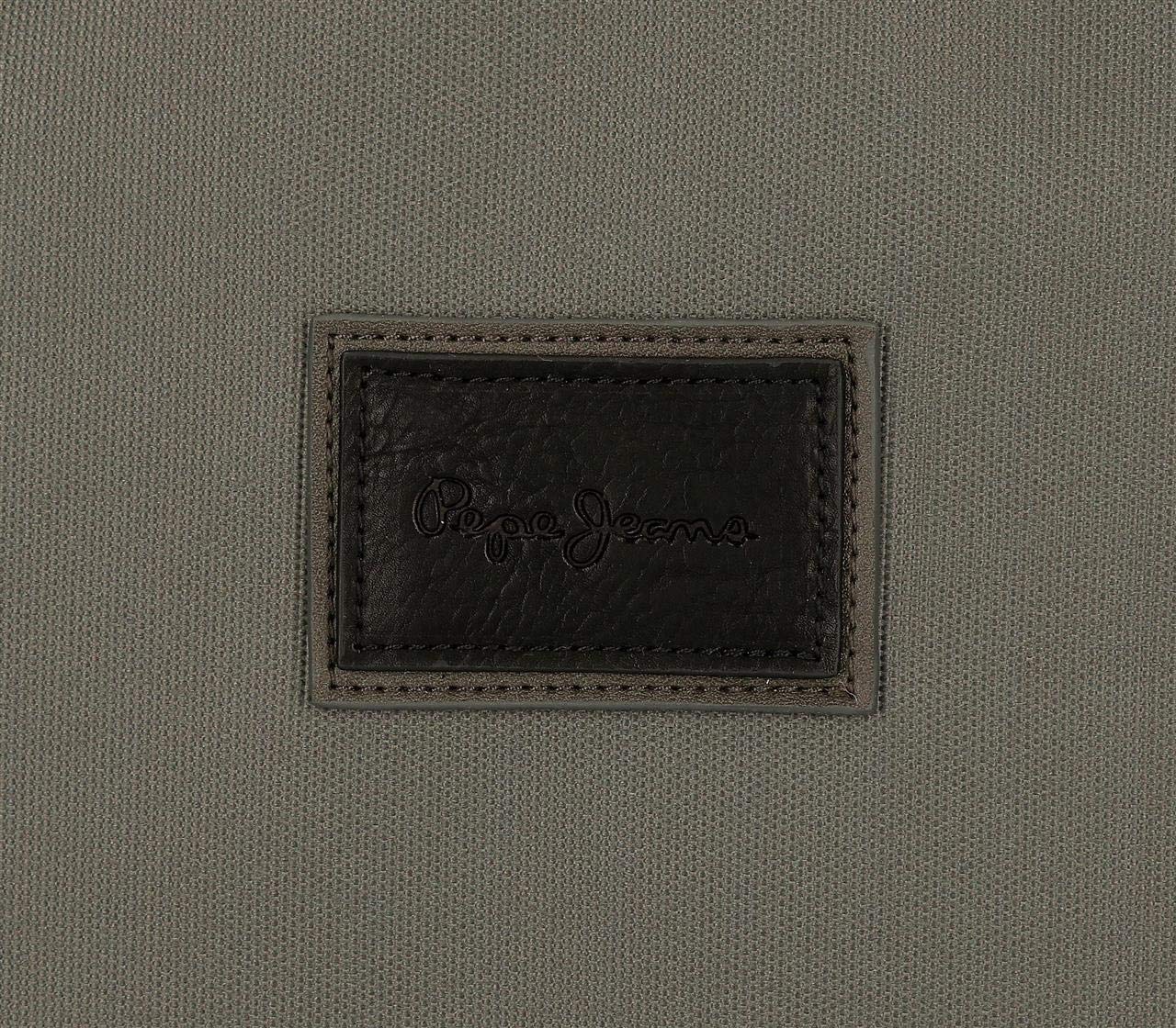 Pepe Jeans Village Mochila para Portátil 15,6" Gris 32x44x15 cms Poliéster y PU 21.12L
