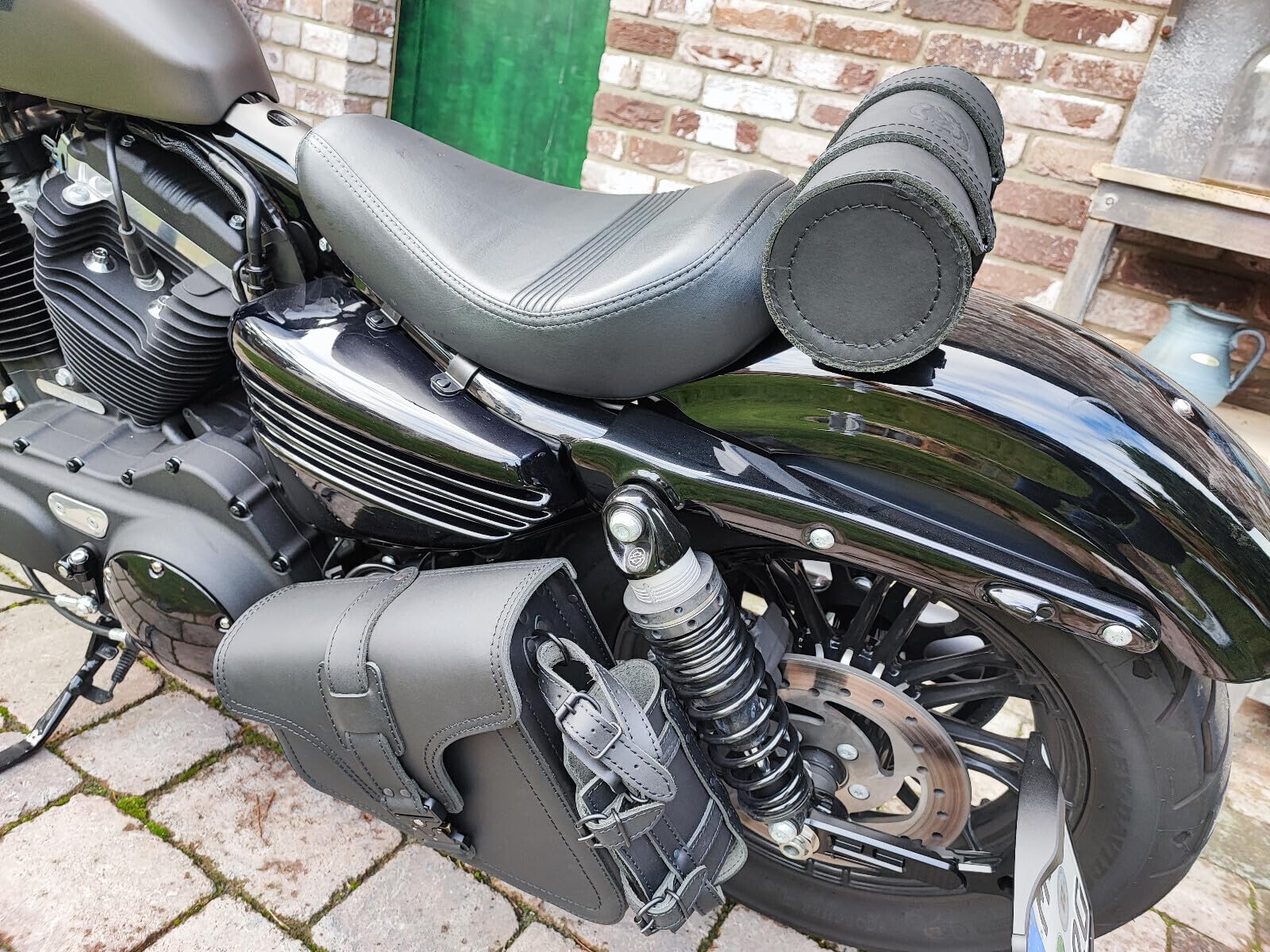 Tool Blackline Werkzeugrolle kompatibel mit Harley Davidson Chopper Reisekoffer Lederrolle Werkzeugrolle Hot Rod HD Koffer Sissybar Gepäckrolle Motorradkoffer schwarz