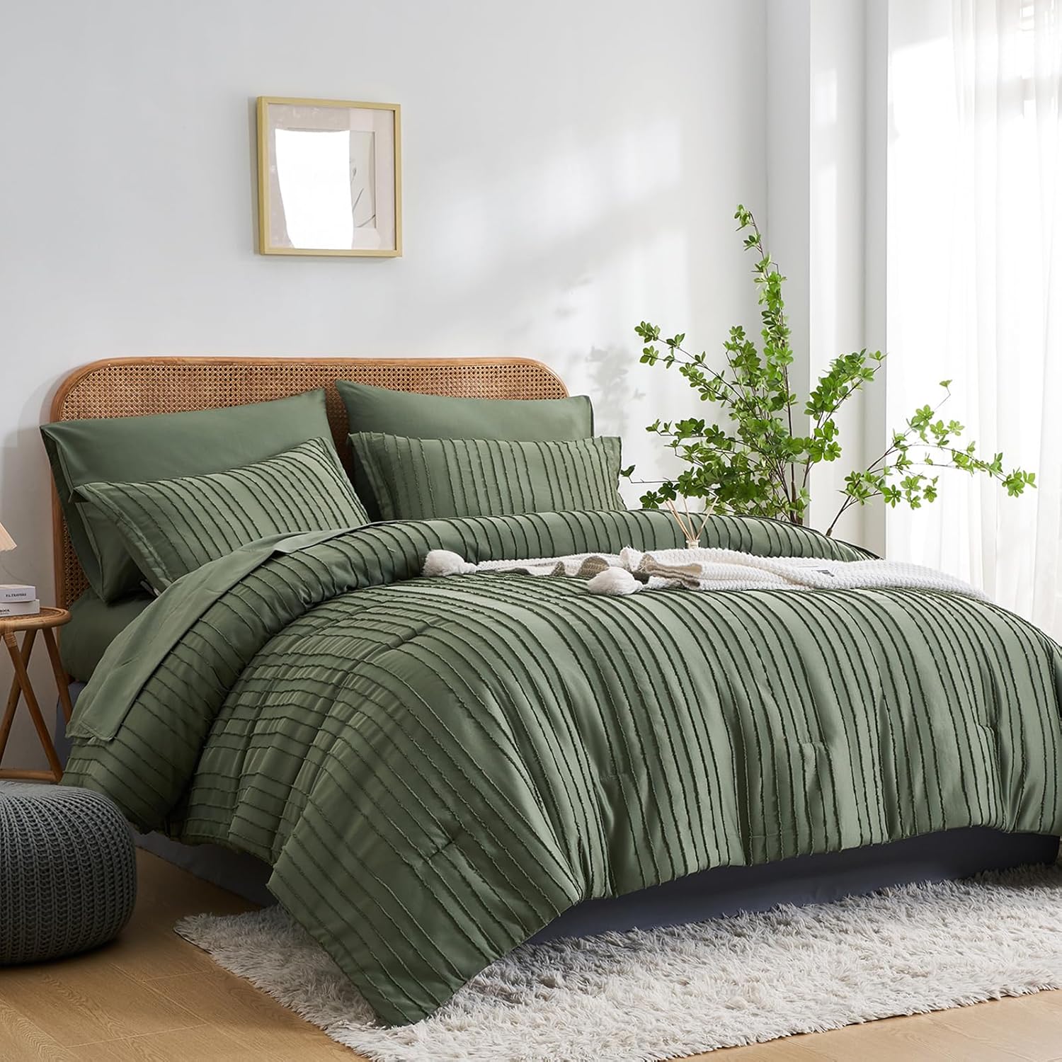 WURUIBO Queen Comforter Set,7 Pieces Bed in a Bag Green Tufted Comforters Queen Size,Stripe