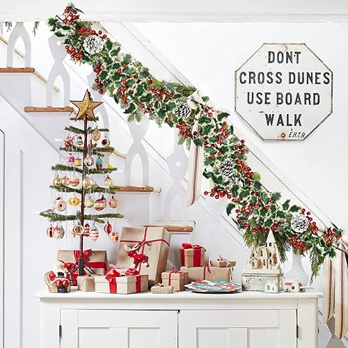 Miniatura 7 de Lvydec Guirnalda de bayas rojas para decoración navideña, guirnalda de bayas artificiales de 6 pies con piñas y hojas de acebo para decoración de